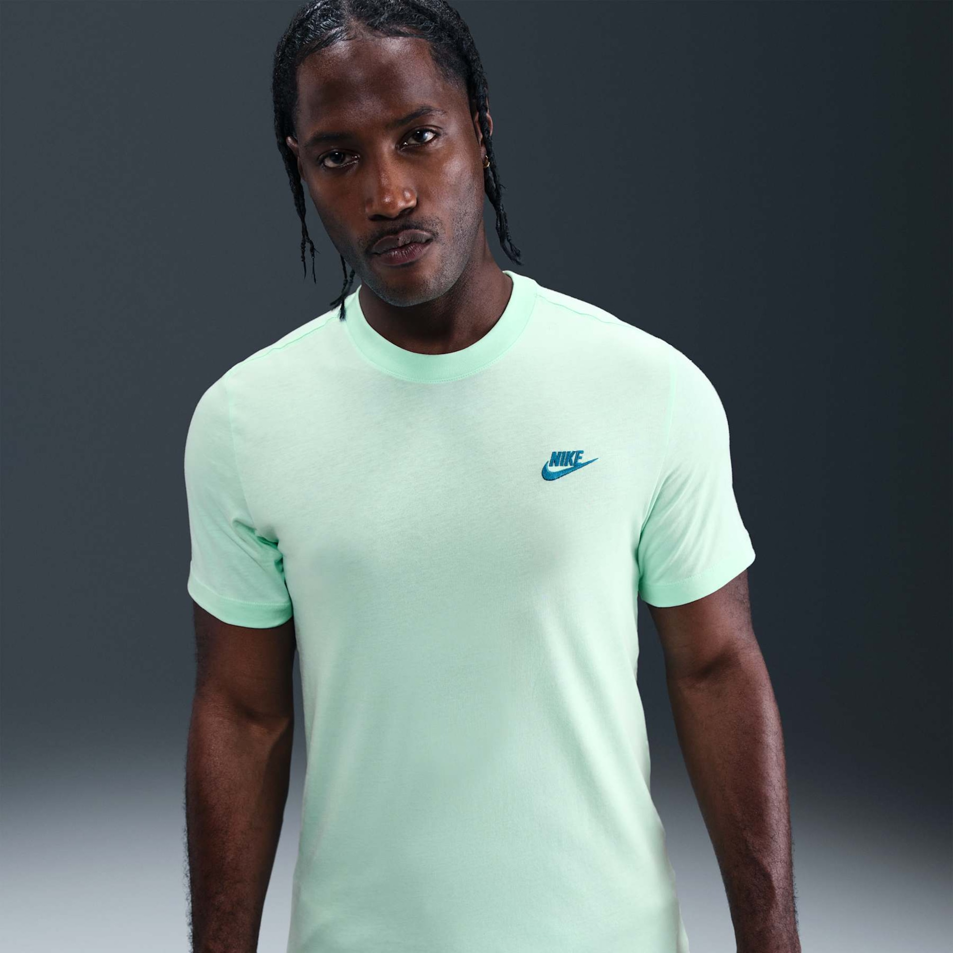 Camiseta Nike Sportswear Club Masculina - Foto 1