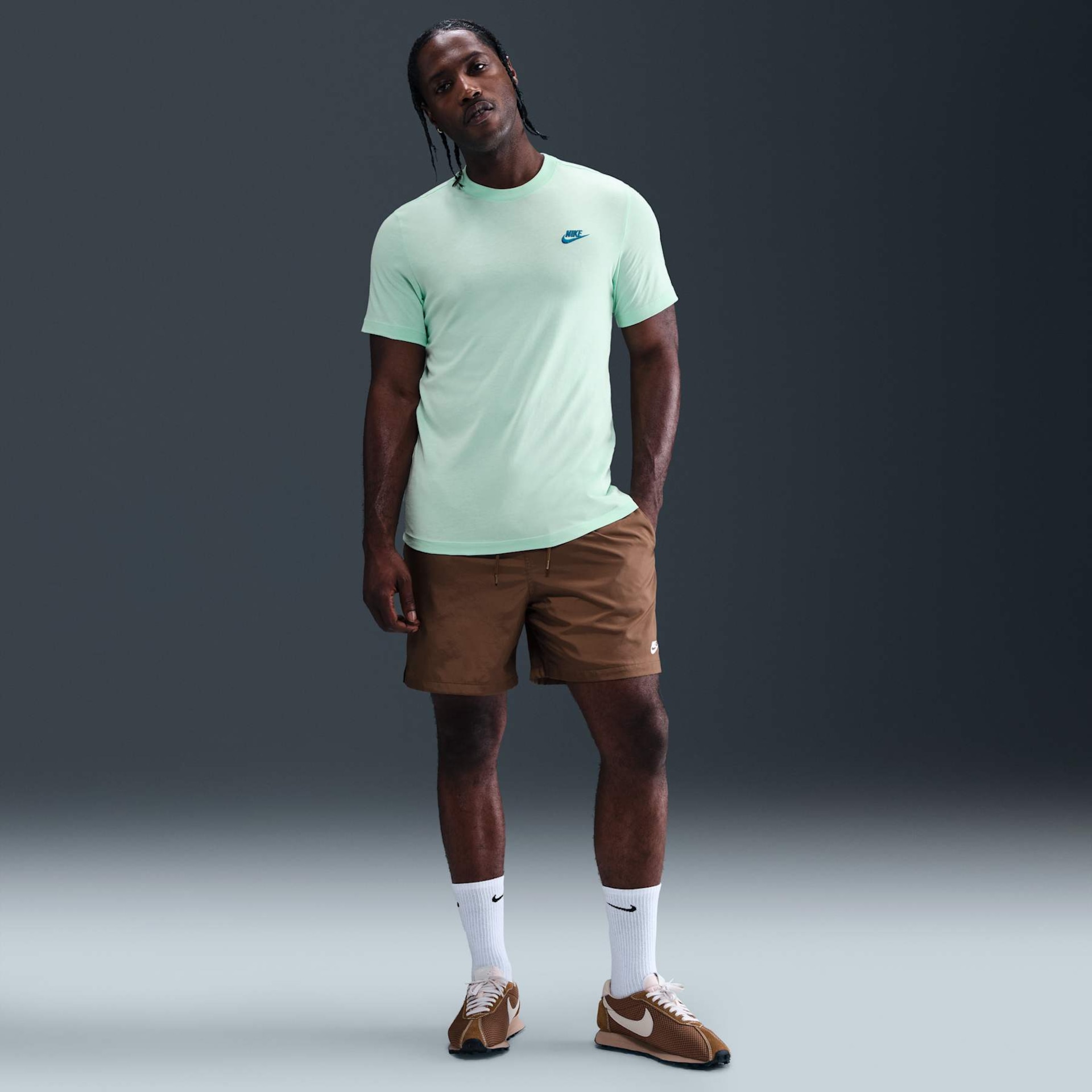 Camiseta Nike Sportswear Club Masculina - Foto 4