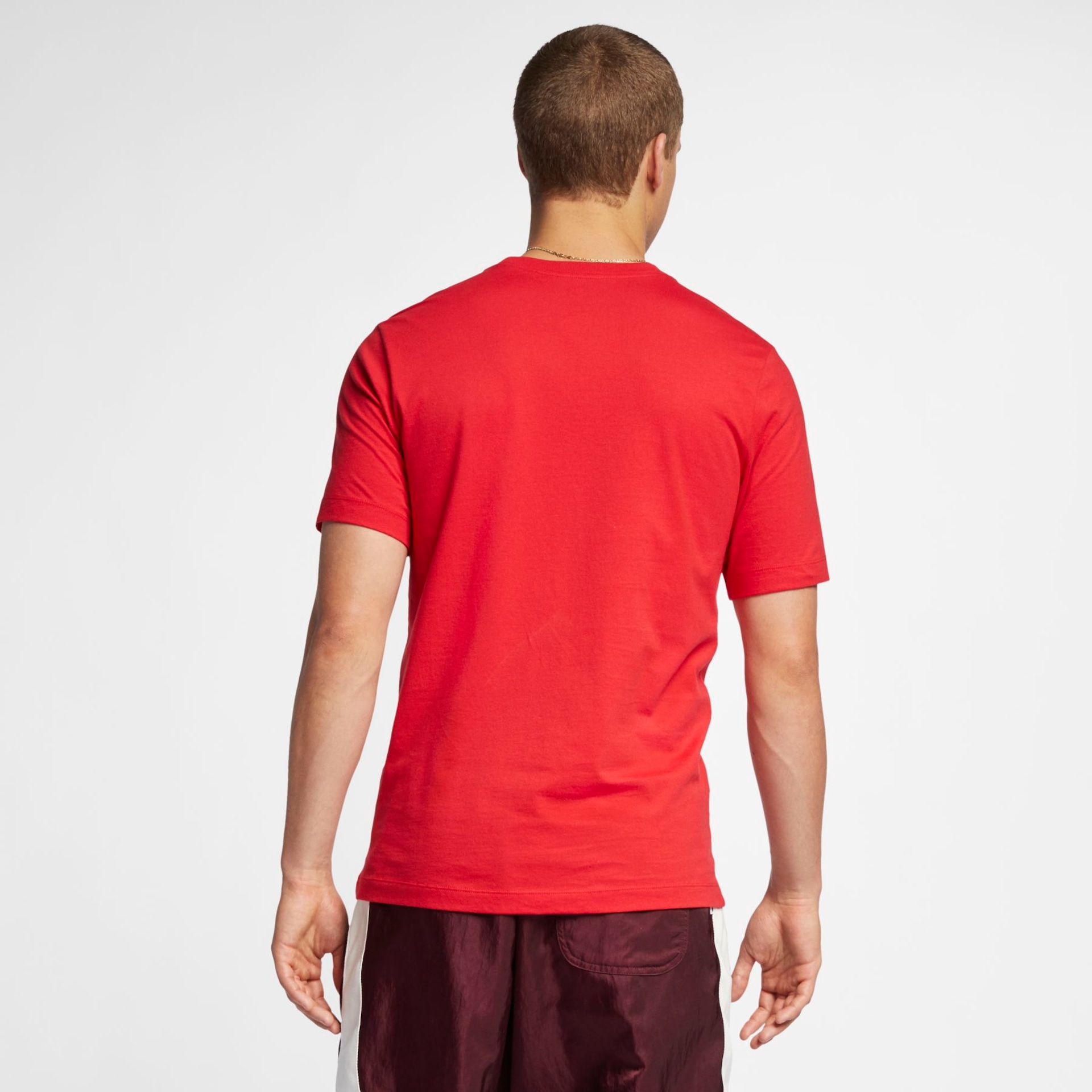Camiseta Nike Sportswear Club Masculina - Foto 3
