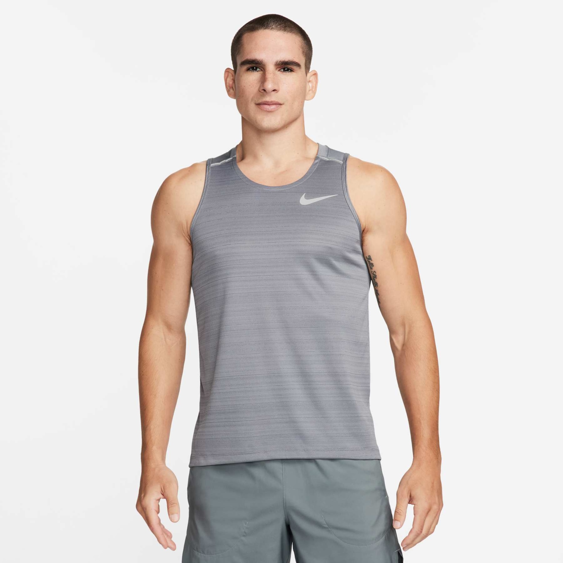 Imagem principal de Regata Nike Dri-FIT Miler Masculina