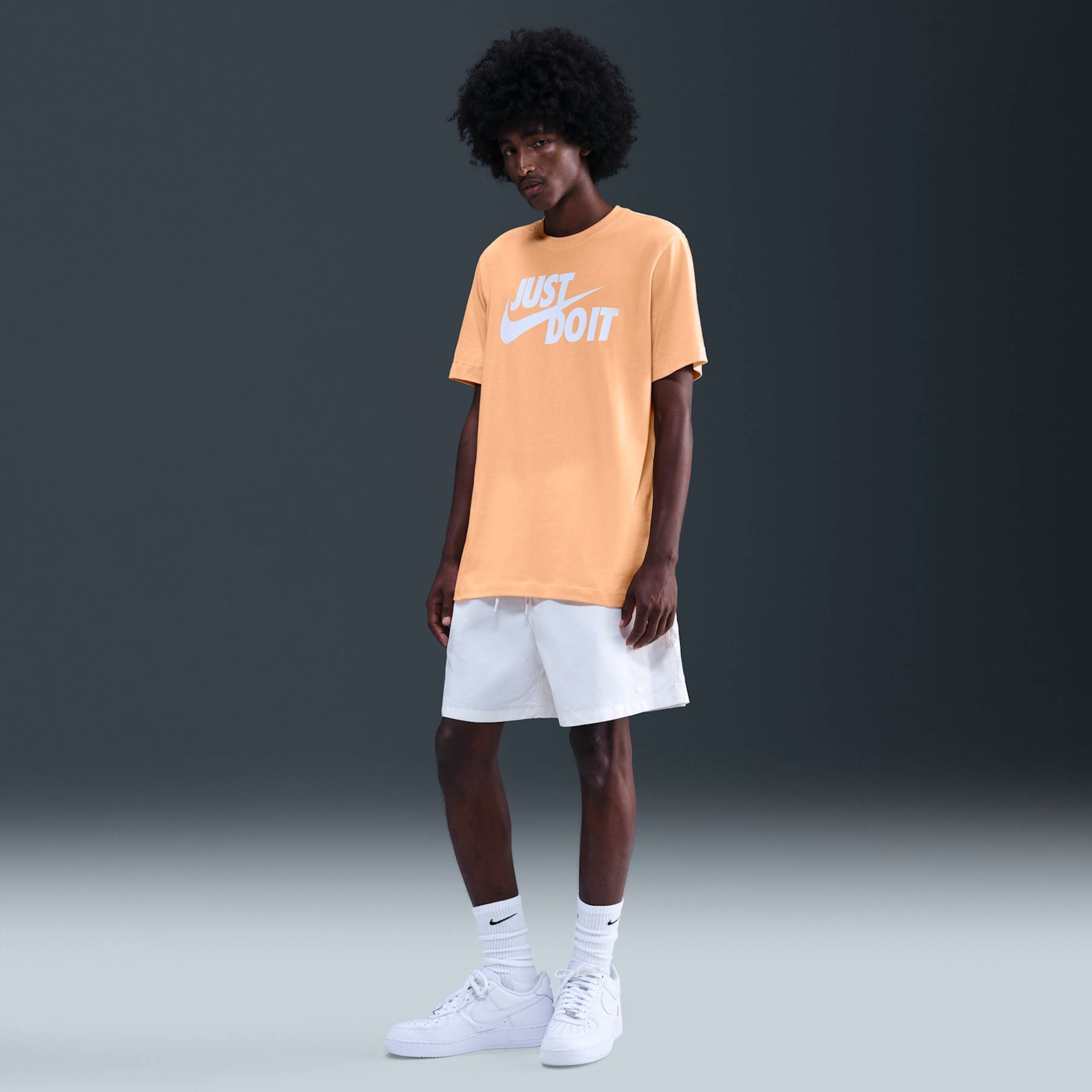 Camiseta Nike Sportswear JDI Masculina - Foto 4