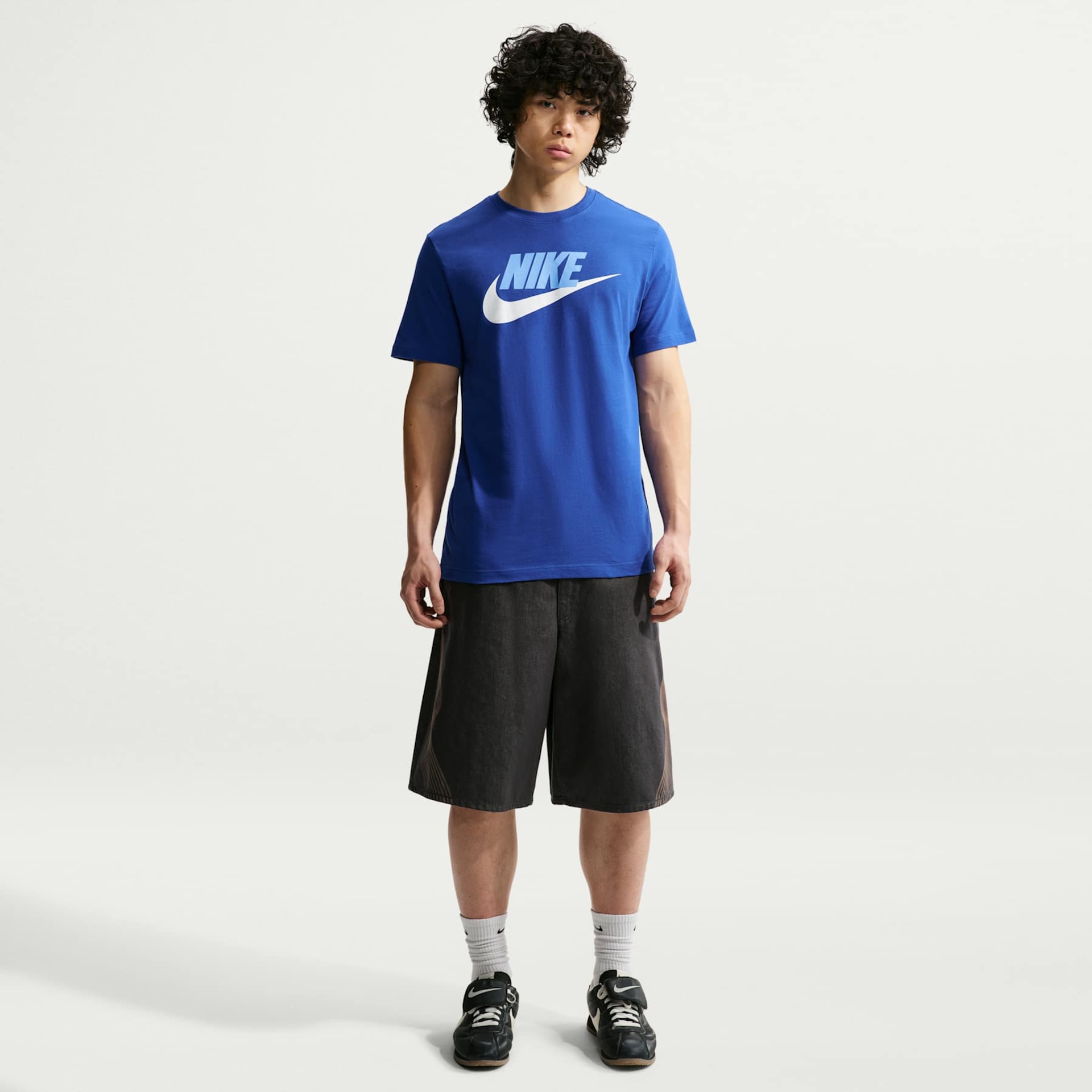 Camiseta Nike Sportswear Icon Futura Masculina - Foto 4