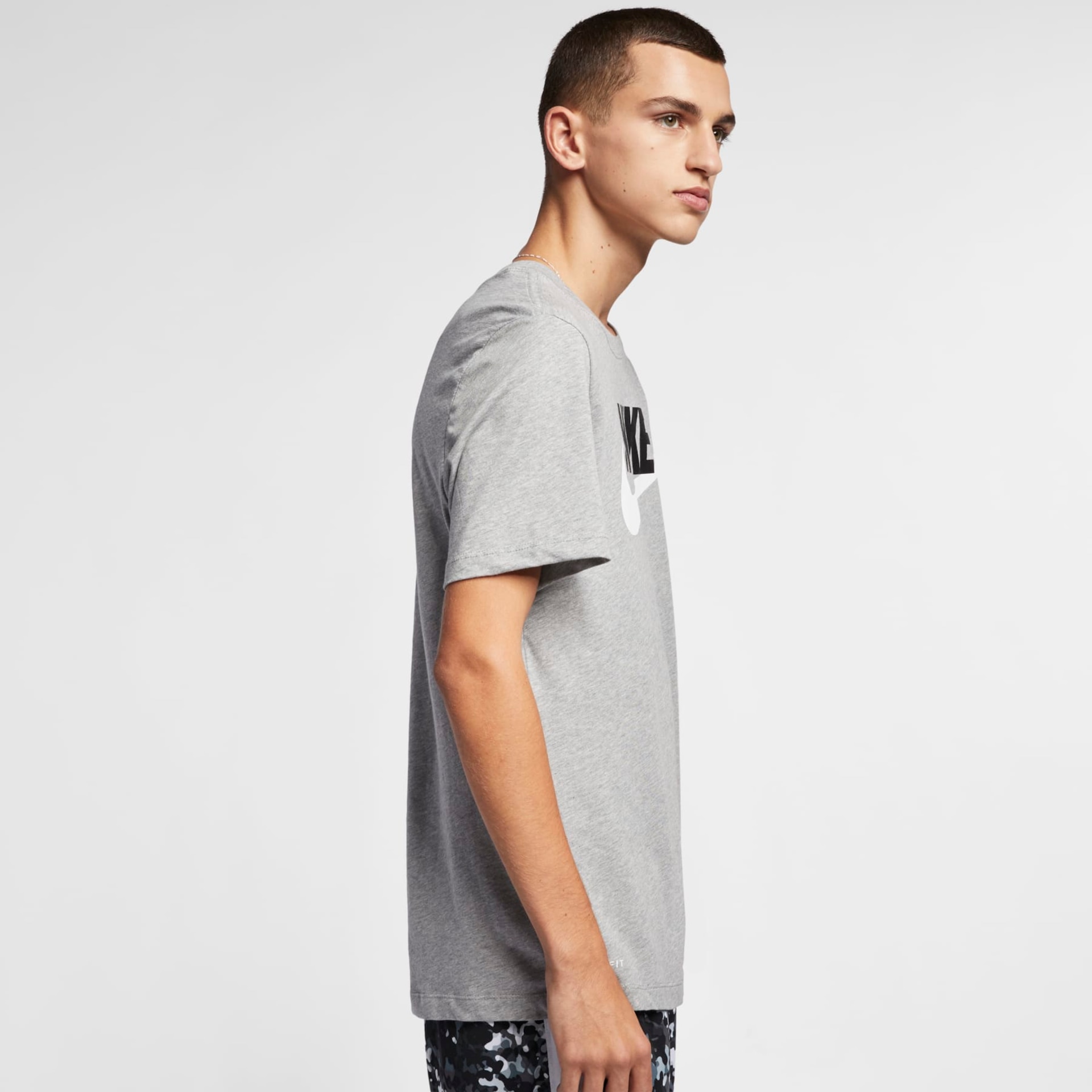 Camiseta Nike Sportswear Icon Futura Masculina - Foto 3