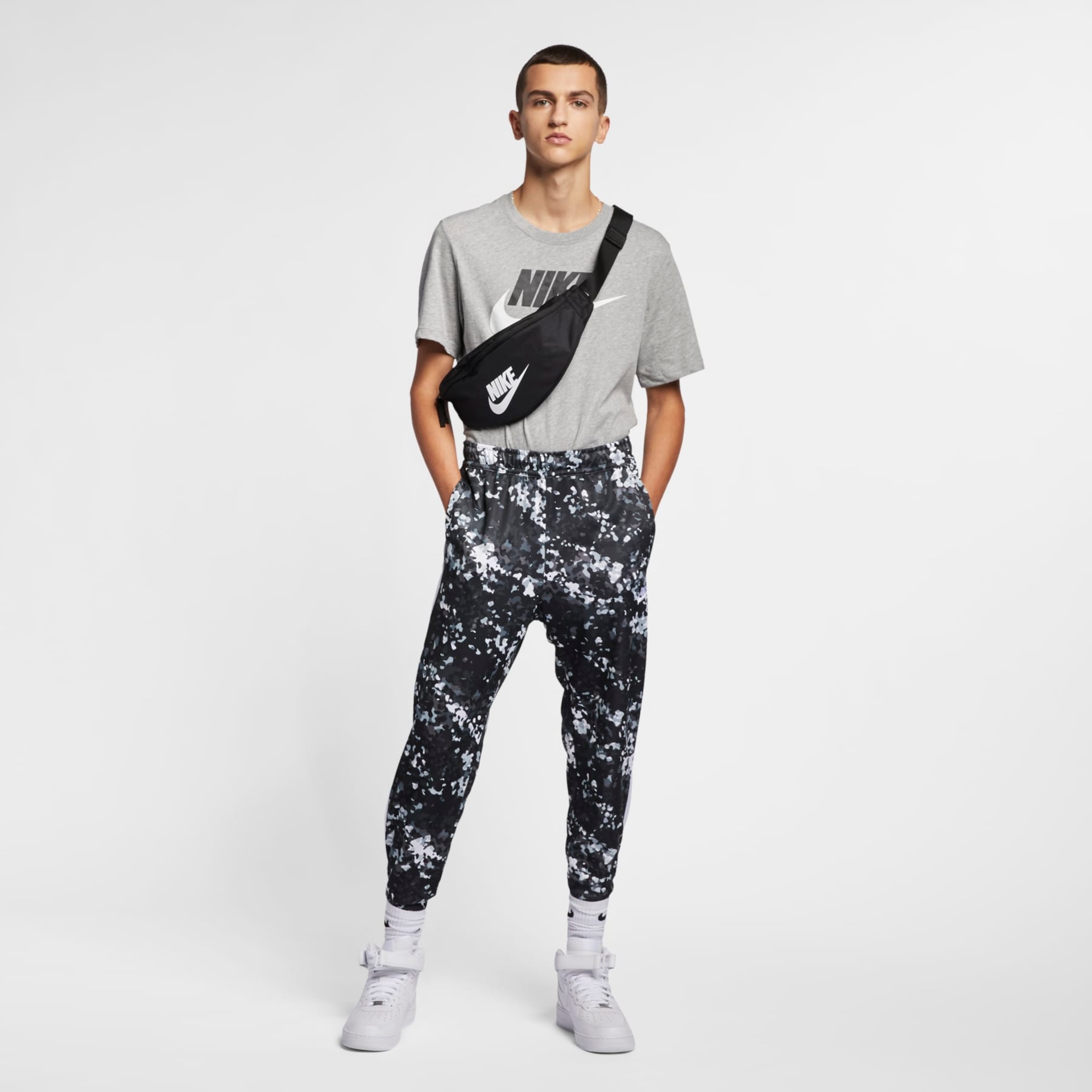 Camiseta Nike Sportswear Icon Futura Masculina - Foto 5