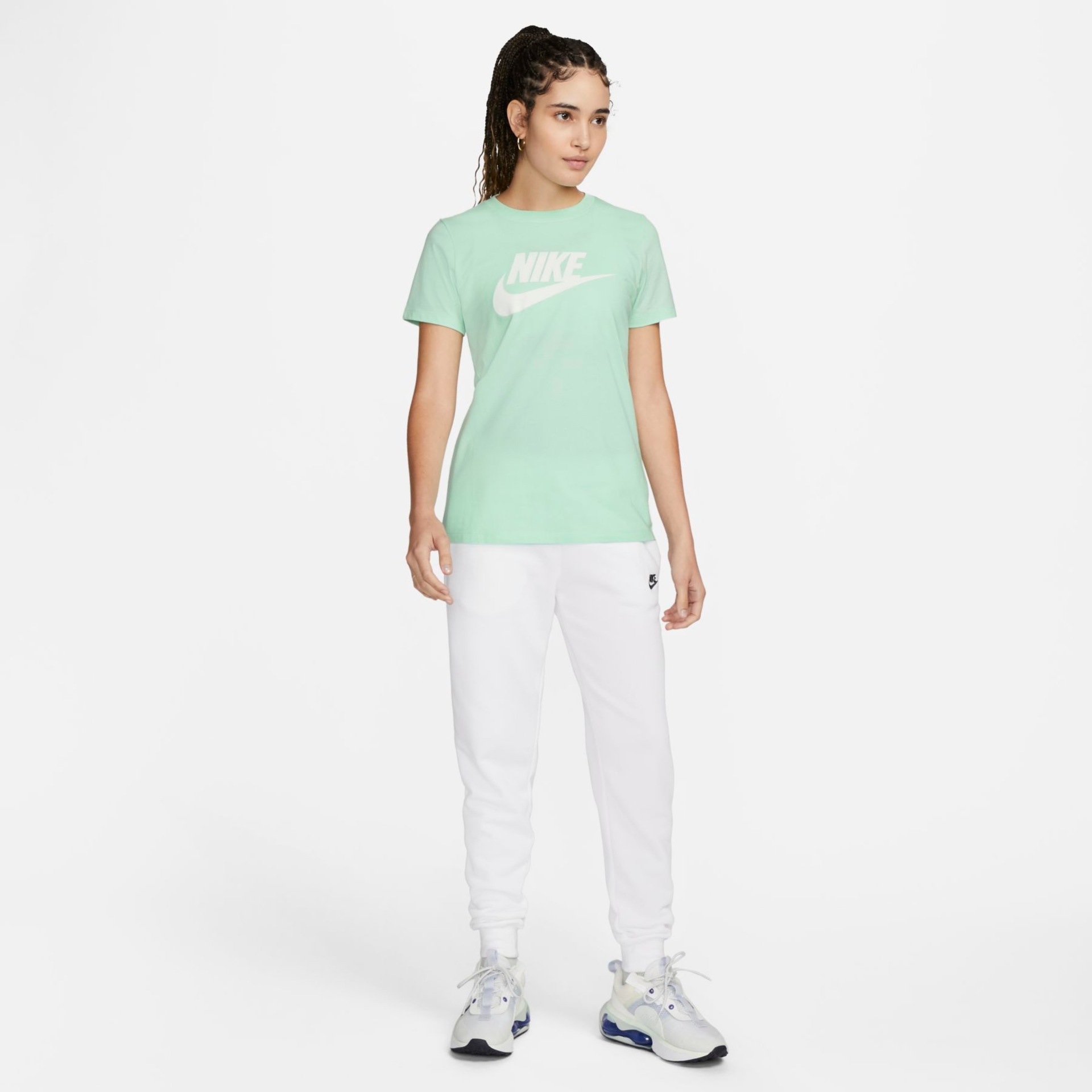 Camiseta Nike Sportswear Essential Icon Futura Feminina - Foto 4