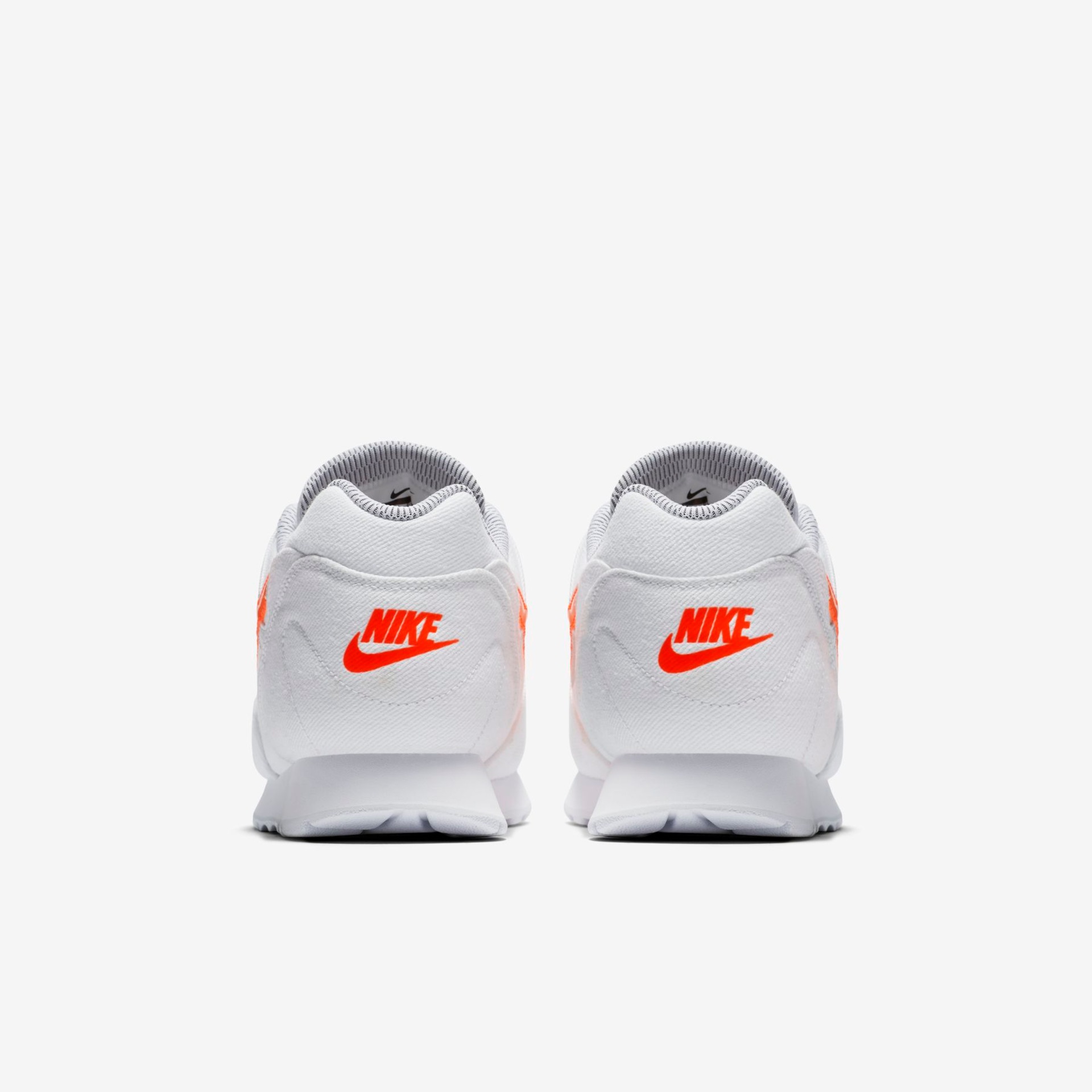 Tênis Nike Outburst Lux Feminino - Foto 6