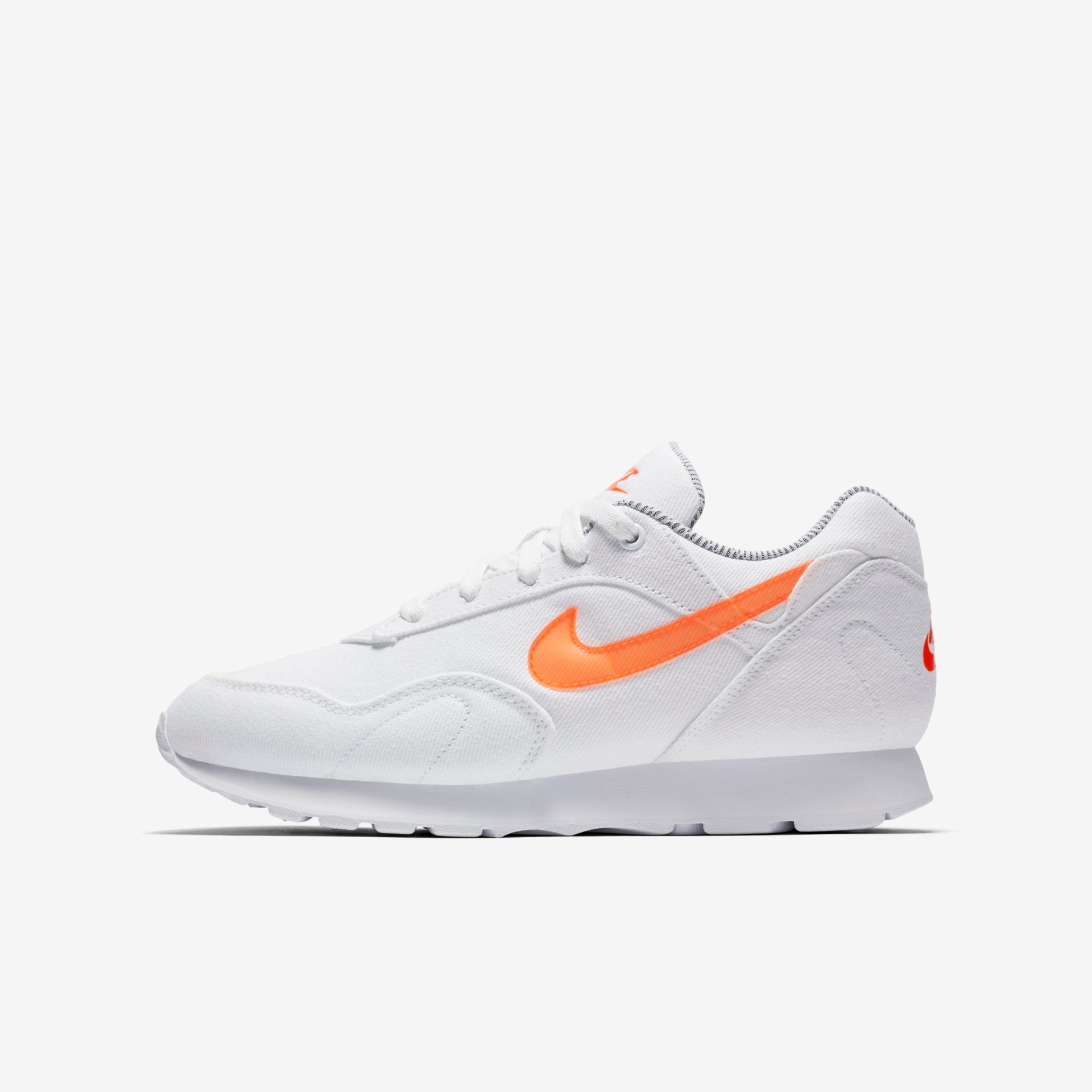 Tênis Nike Outburst Lux Feminino - Foto 1