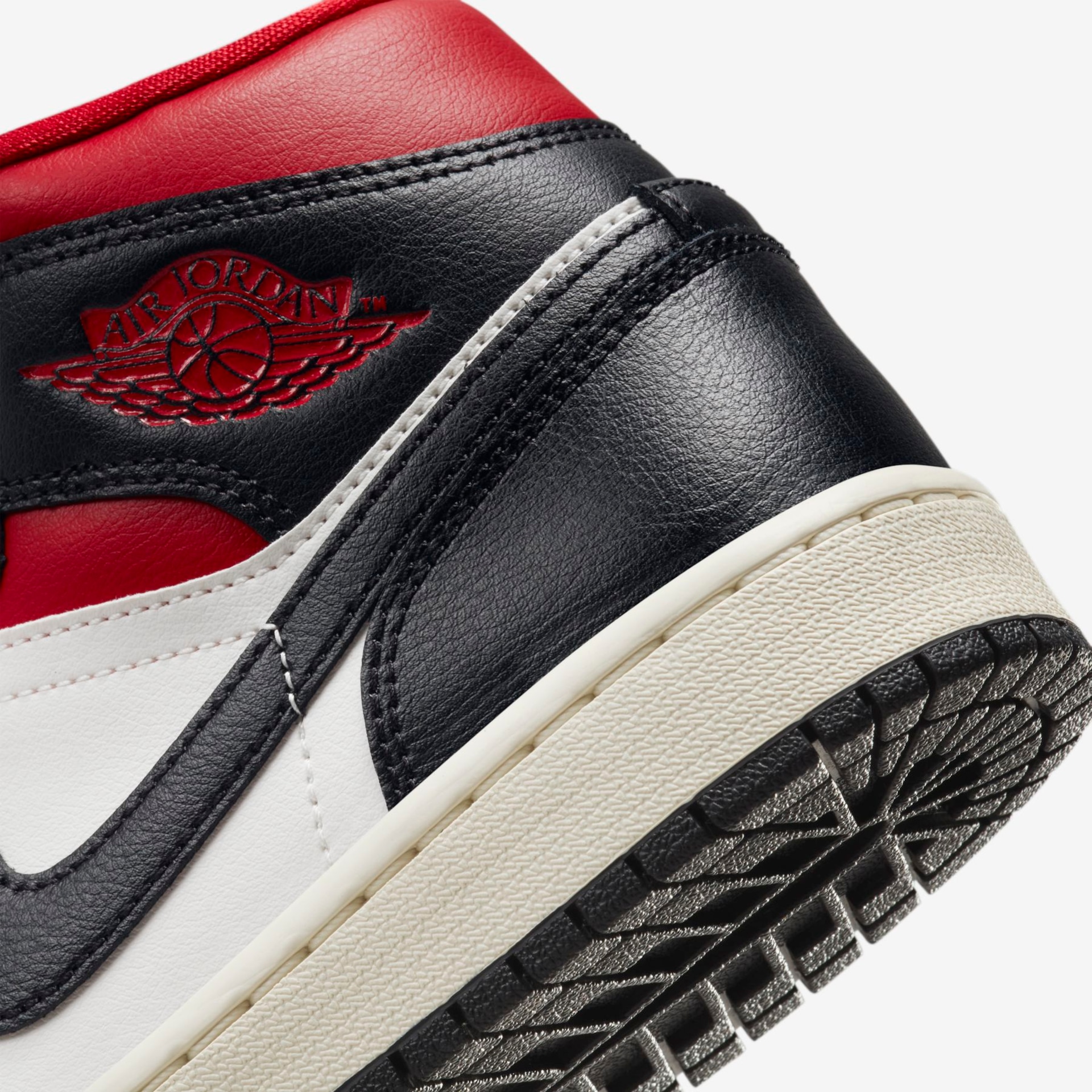 Tênis Air Jordan 1 Mid Feminino - Foto 8