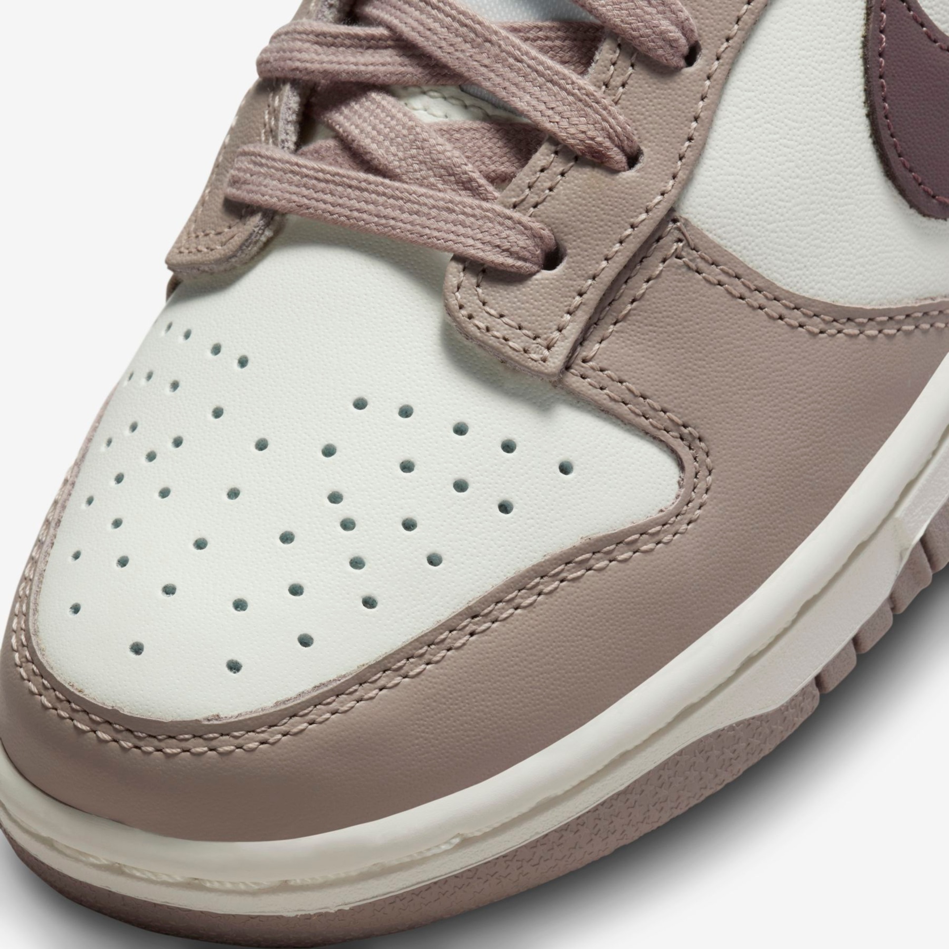 Tênis Nike Dunk Low Feminino - Foto 7