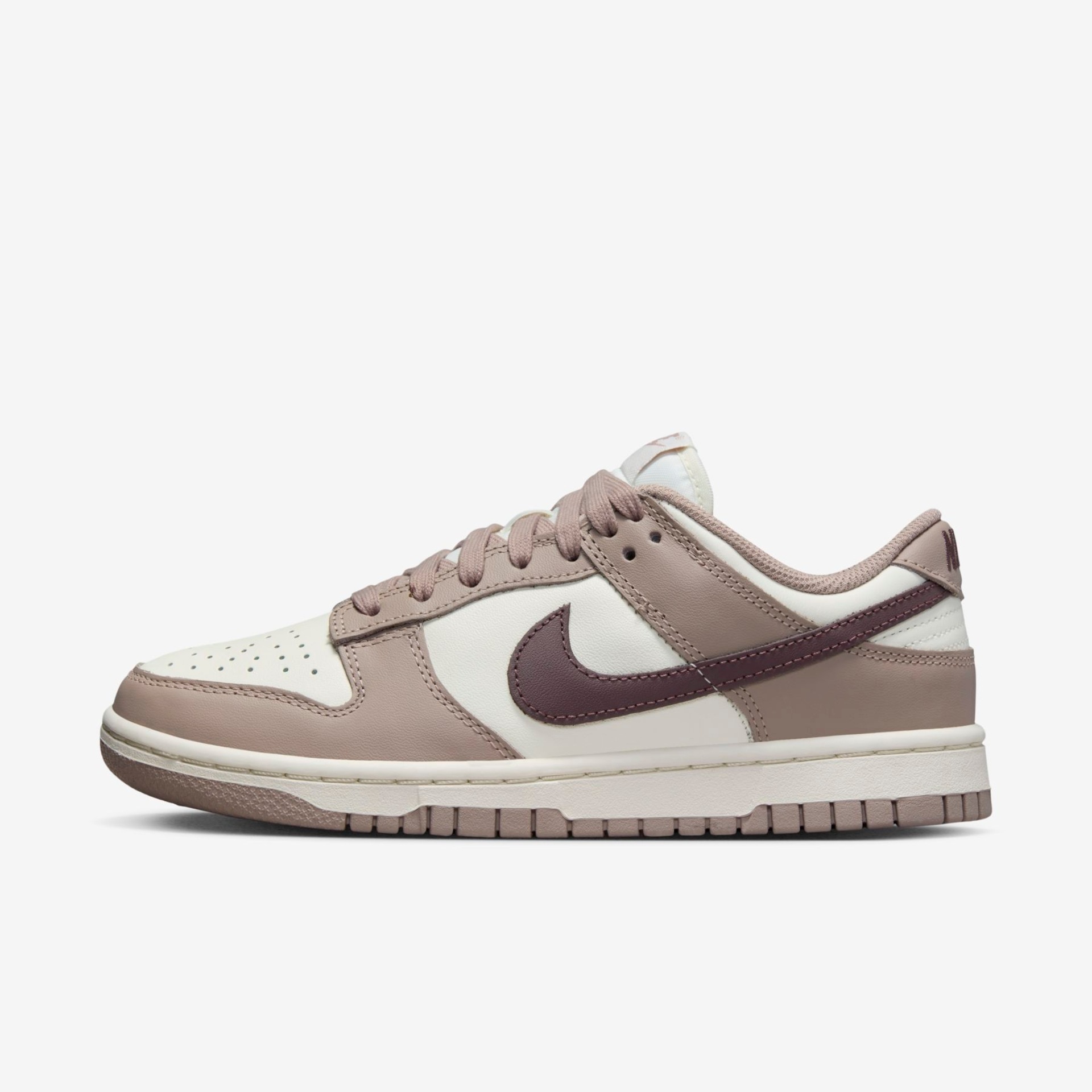 Tênis Nike Dunk Low Feminino - Foto 1