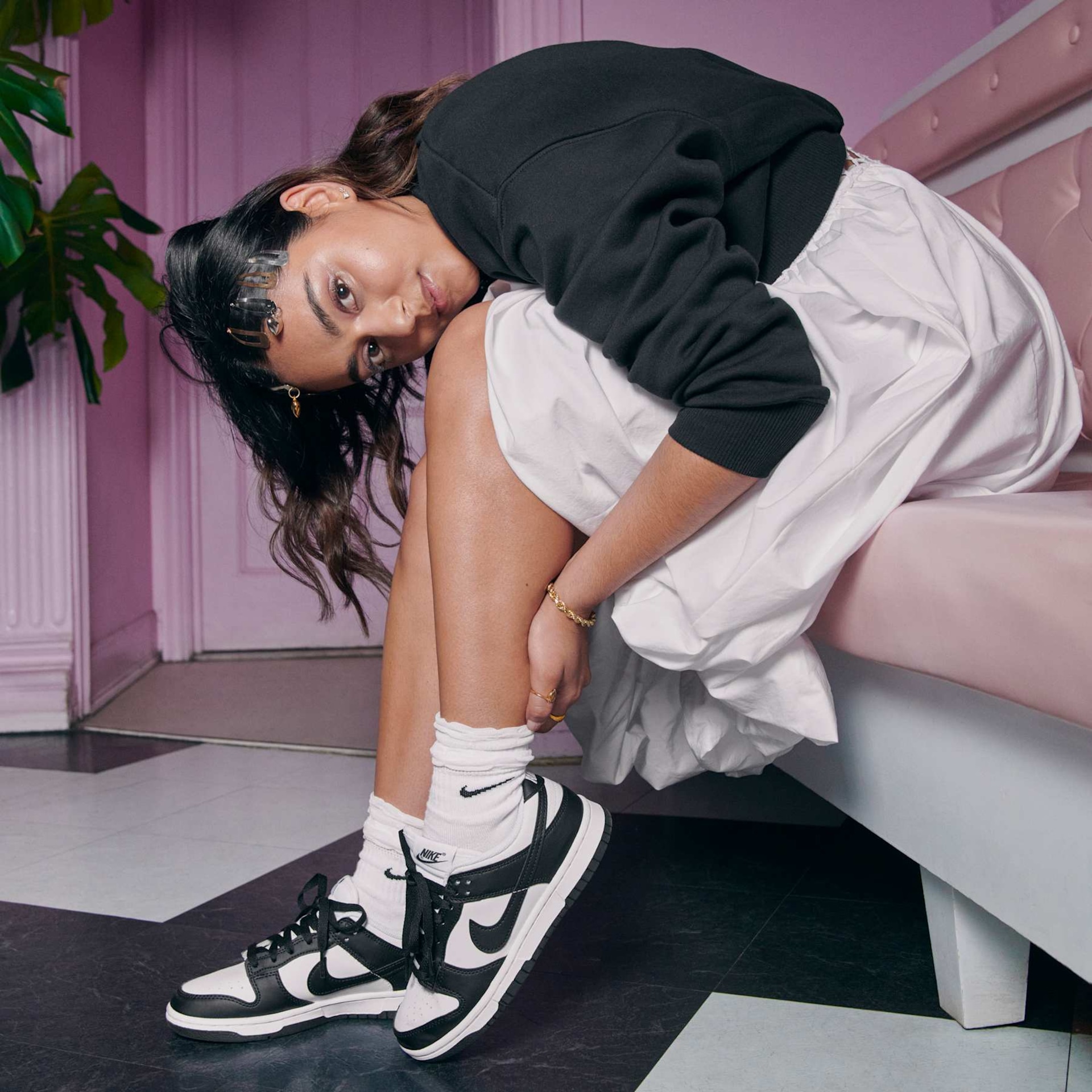 Tênis Nike Dunk Low Panda Feminino - Foto 11