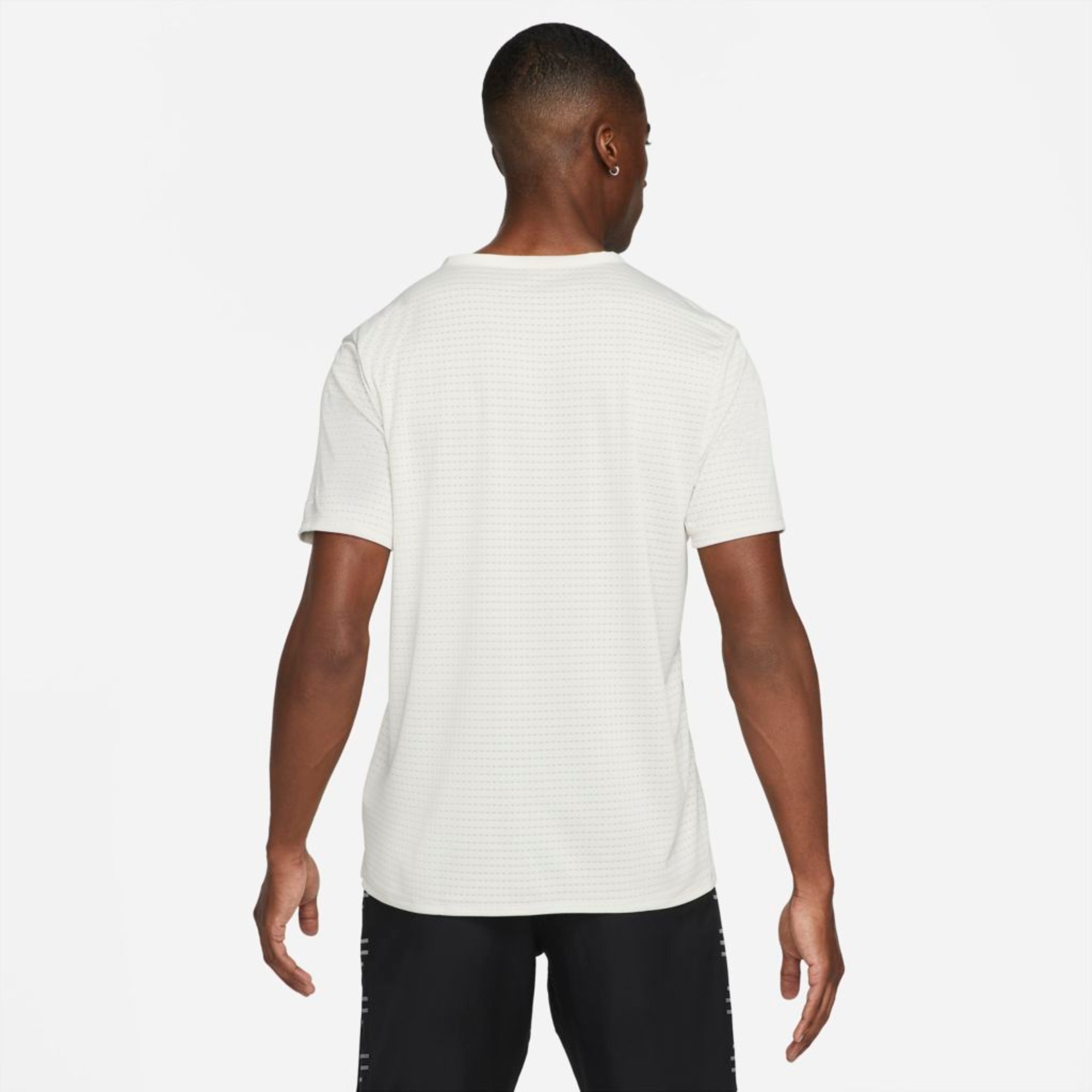 Camiseta Nike Dri-FIT Run Division Rise 365 Masculina - Foto 2