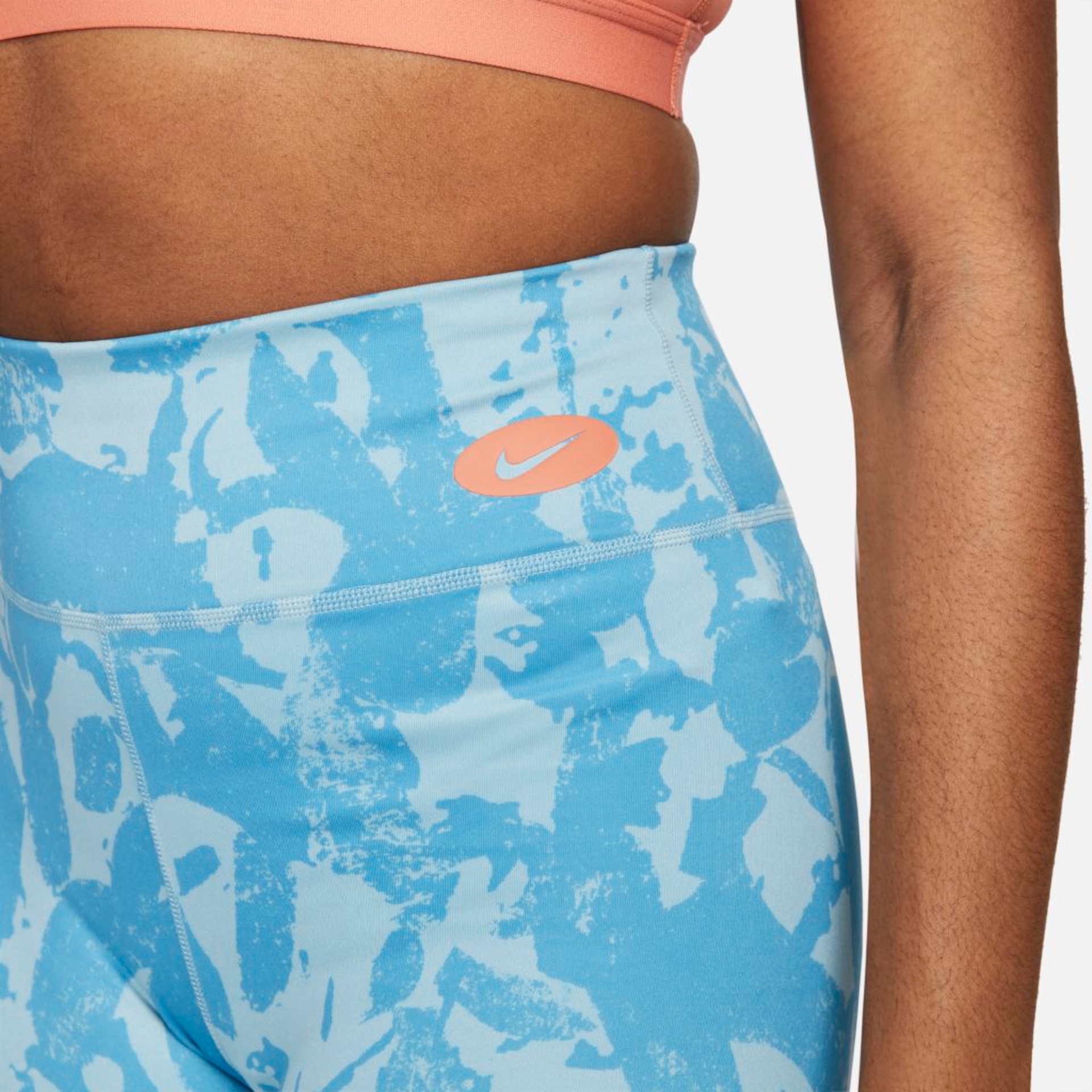 Shorts Nike One Luxe Feminino - Foto 4