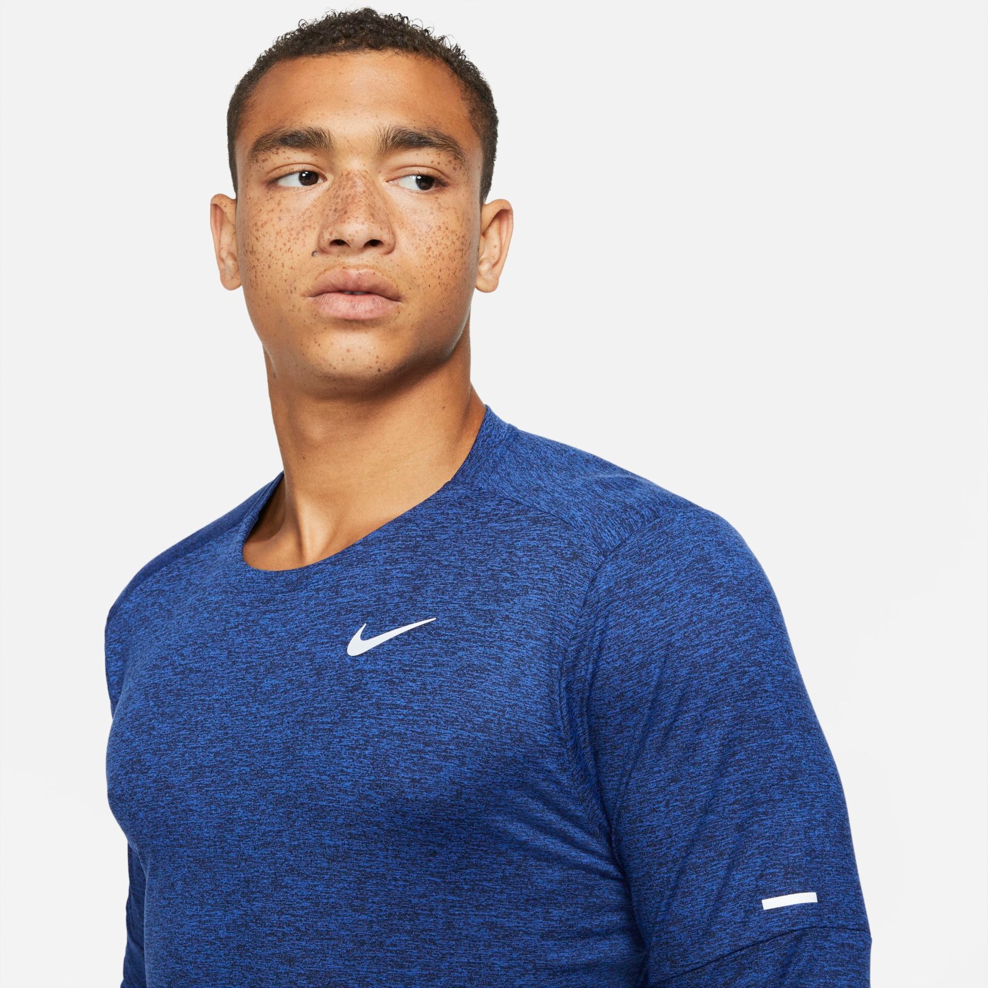 Camiseta Nike Dri-FIT Element Masculina - Foto 3