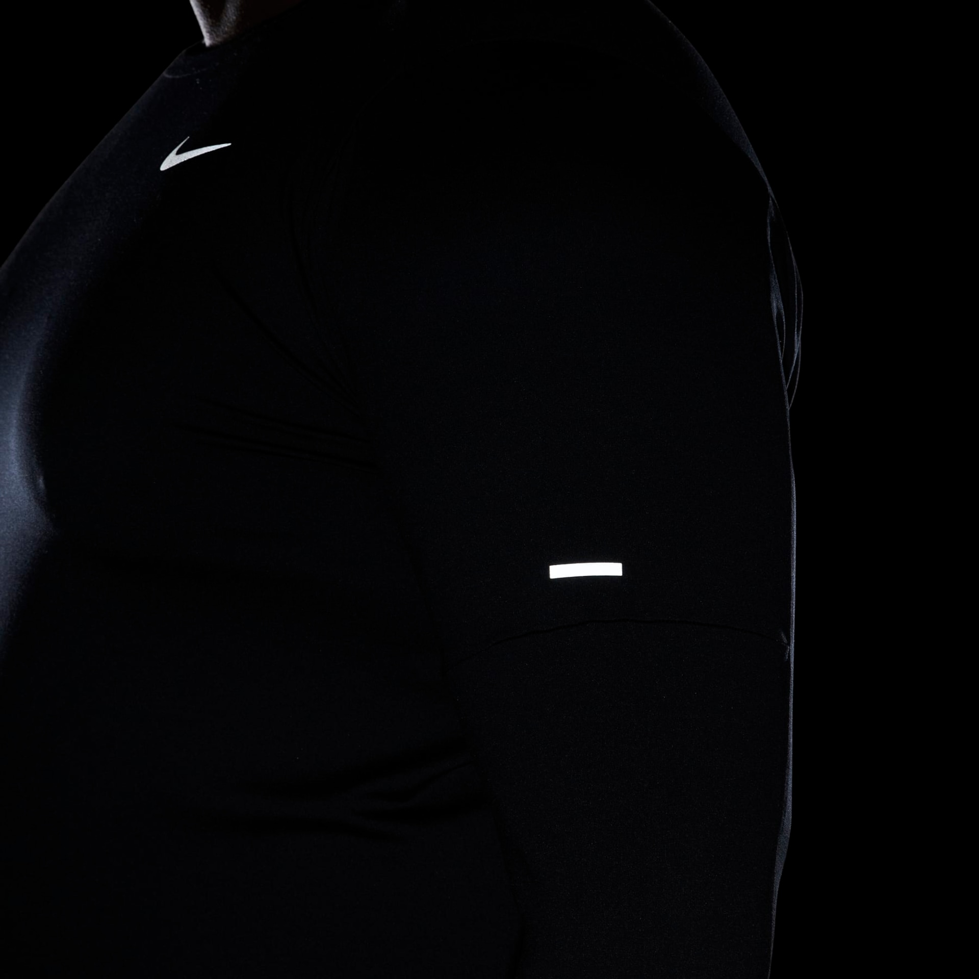 Camiseta Nike Dri-FIT Element Masculina - Foto 12