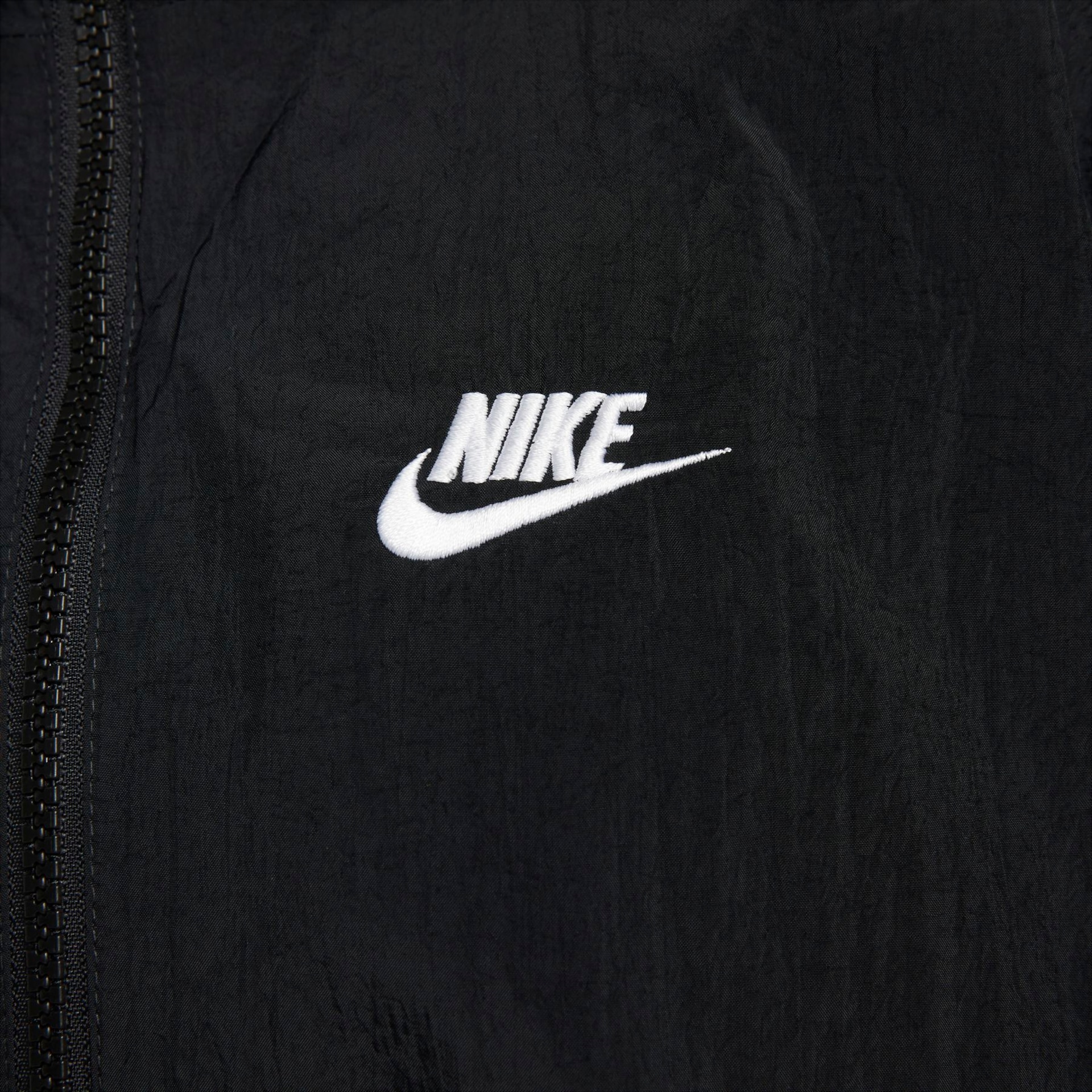 Jaqueta Nike Sportswear Essential Windrunner Feminina - Foto 6