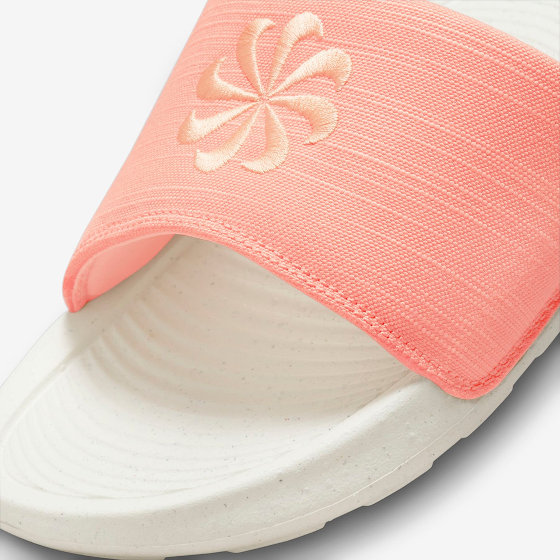 Chinelo Nike Victori One Next Nature Feminino - Foto 5