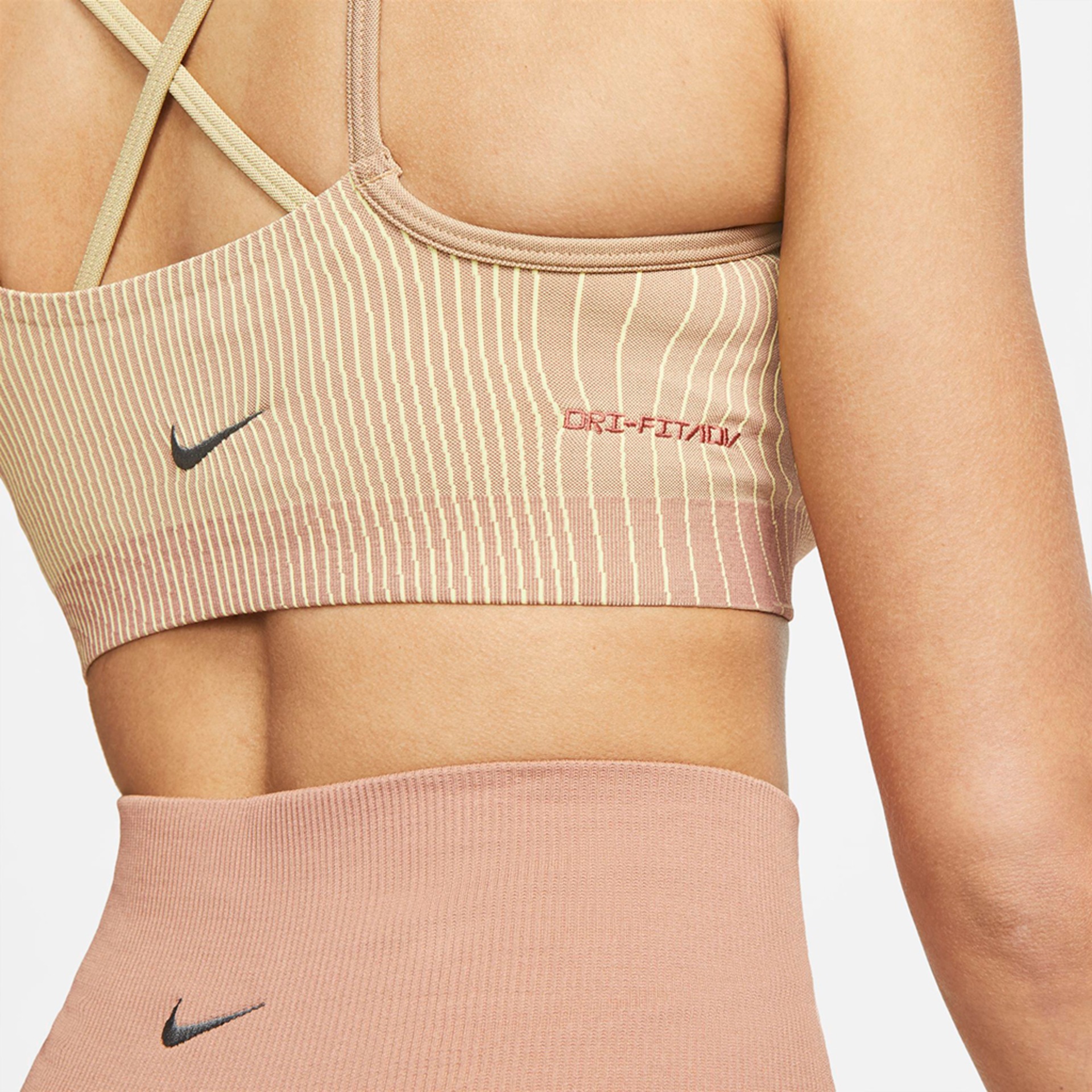 Top Nike Yoga Dri-FIT ADV Indy Feminino - Foto 4