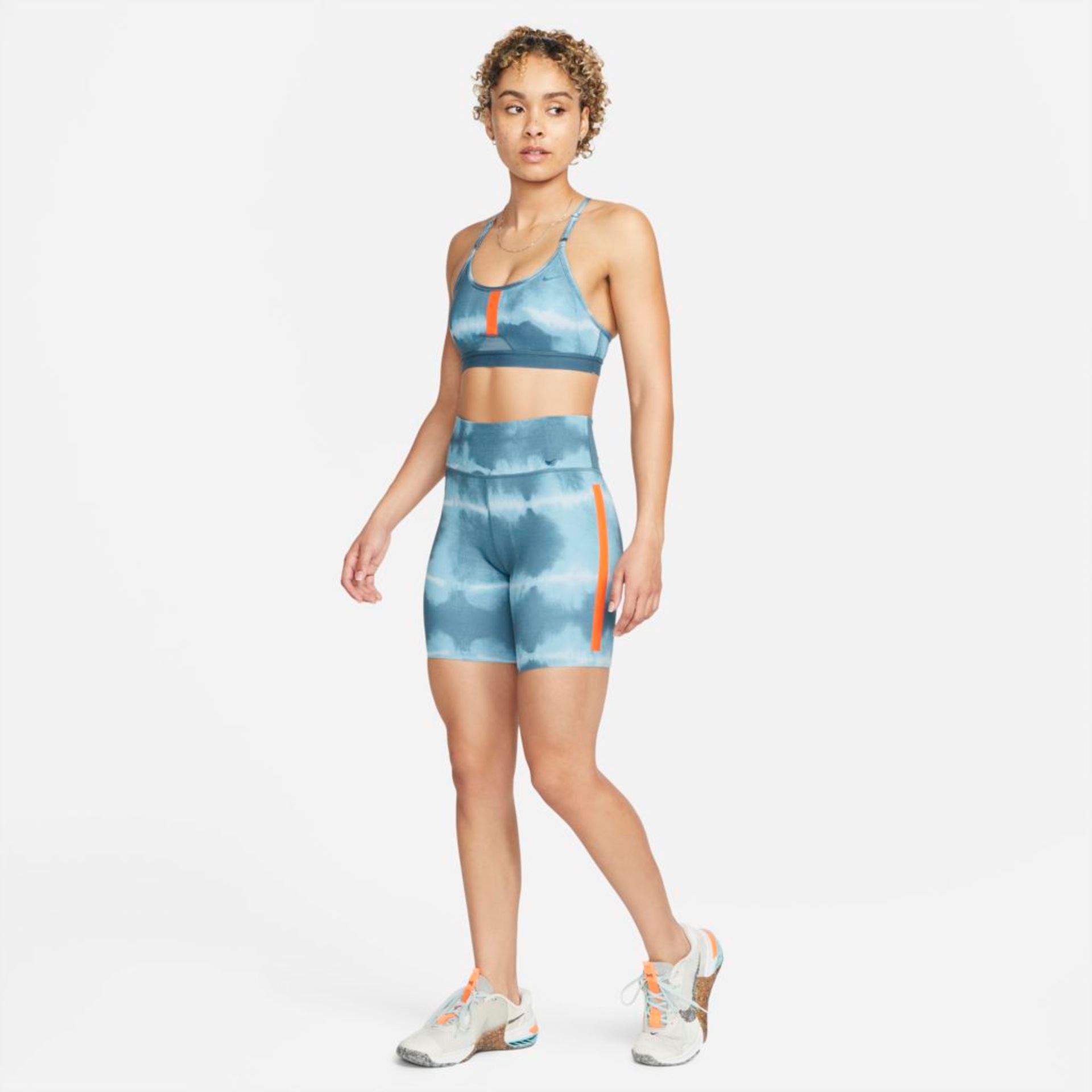 Shorts Nike Dri-FIT One Luxe Feminino - Foto 9