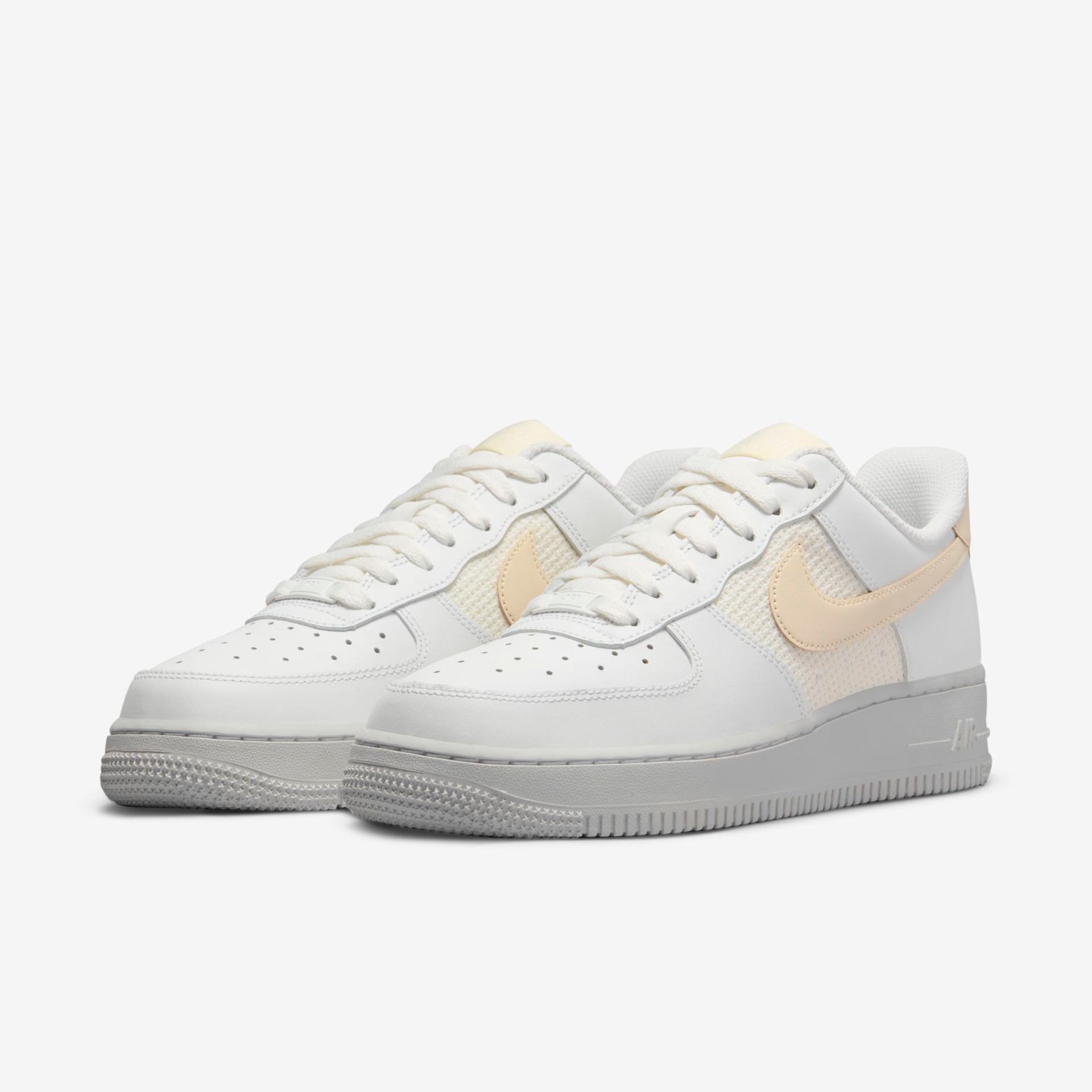 Tênis Nike Air Force 1 "07 ESS Feminino - Foto 5