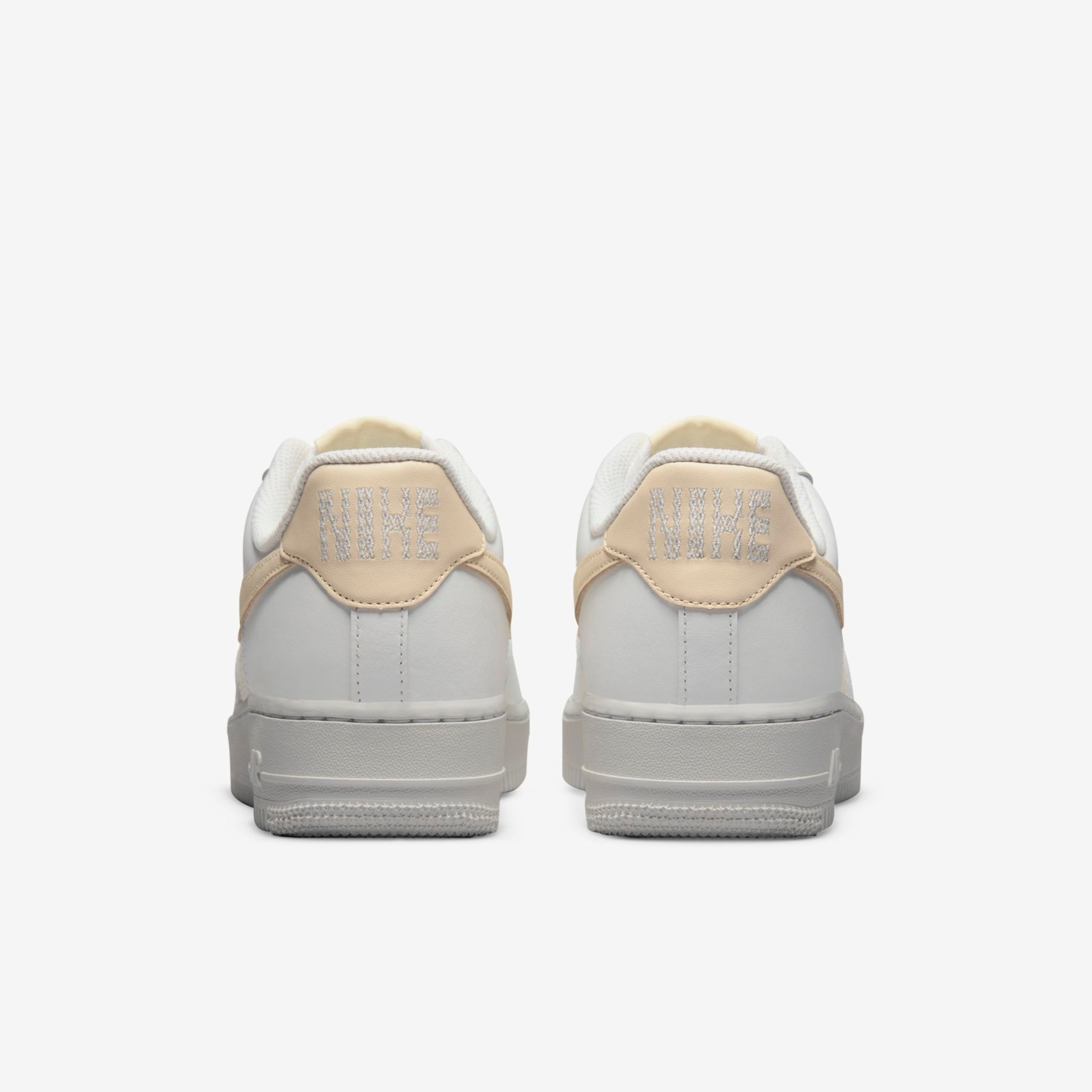 Tênis Nike Air Force 1 "07 ESS Feminino - Foto 6
