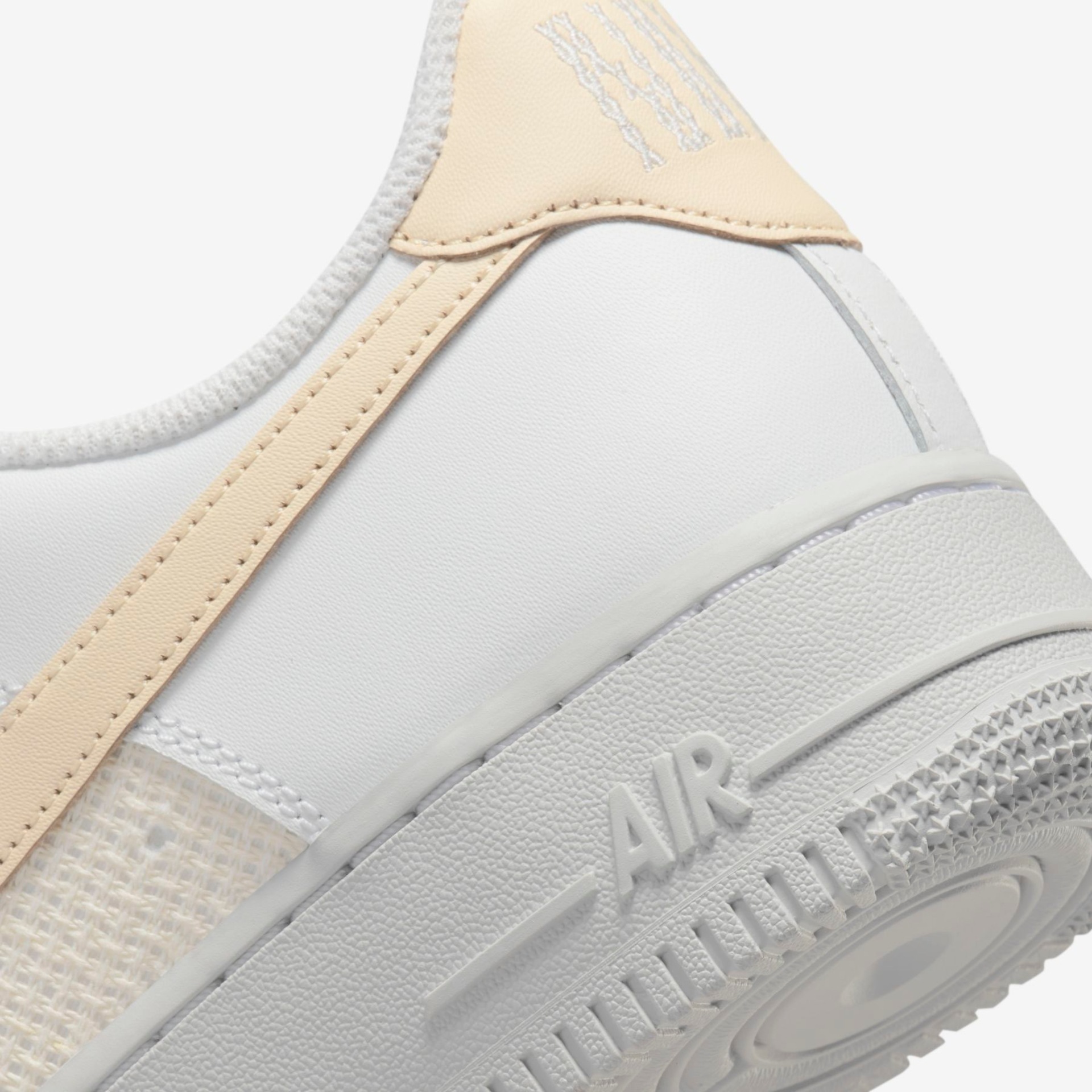 Tênis Nike Air Force 1 "07 ESS Feminino - Foto 8