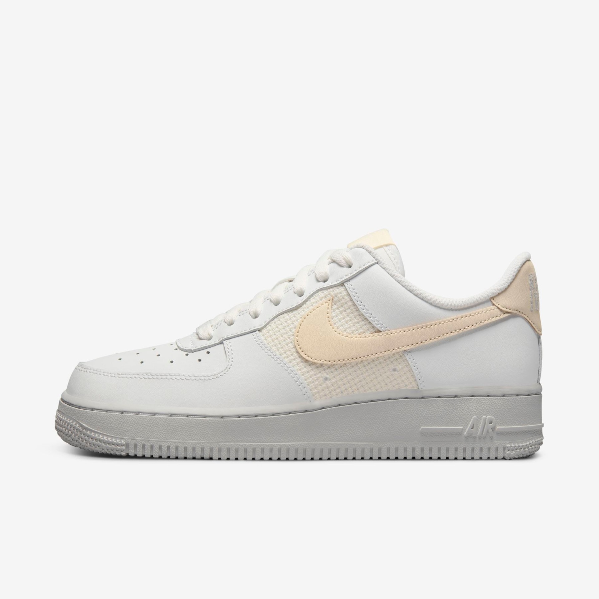 Tênis Nike Air Force 1 "07 ESS Feminino - Foto 1