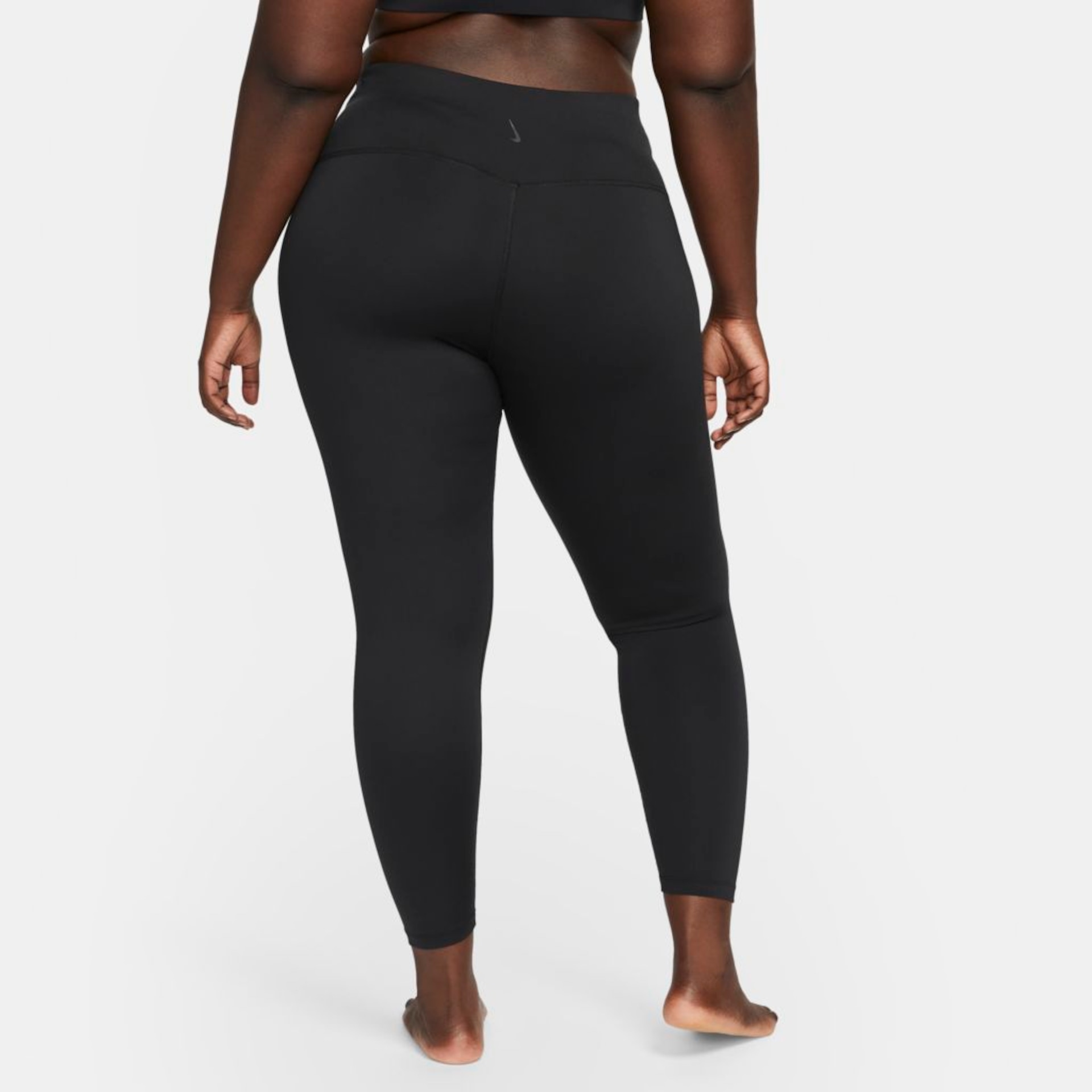 Plus Size - Legging Nike Yoga Feminina - Foto 2