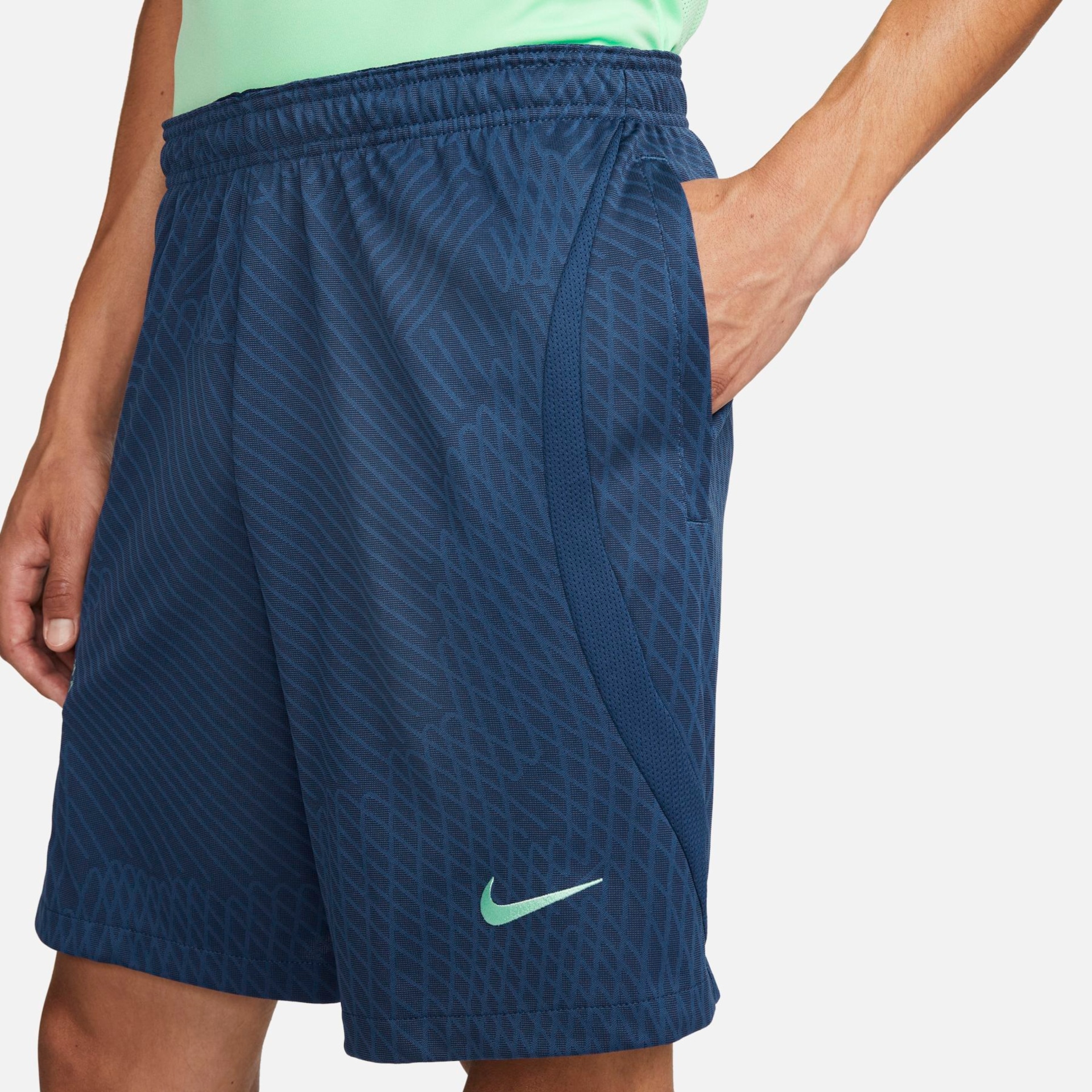 Shorts Nike Brasil Strike Masculino - Foto 4