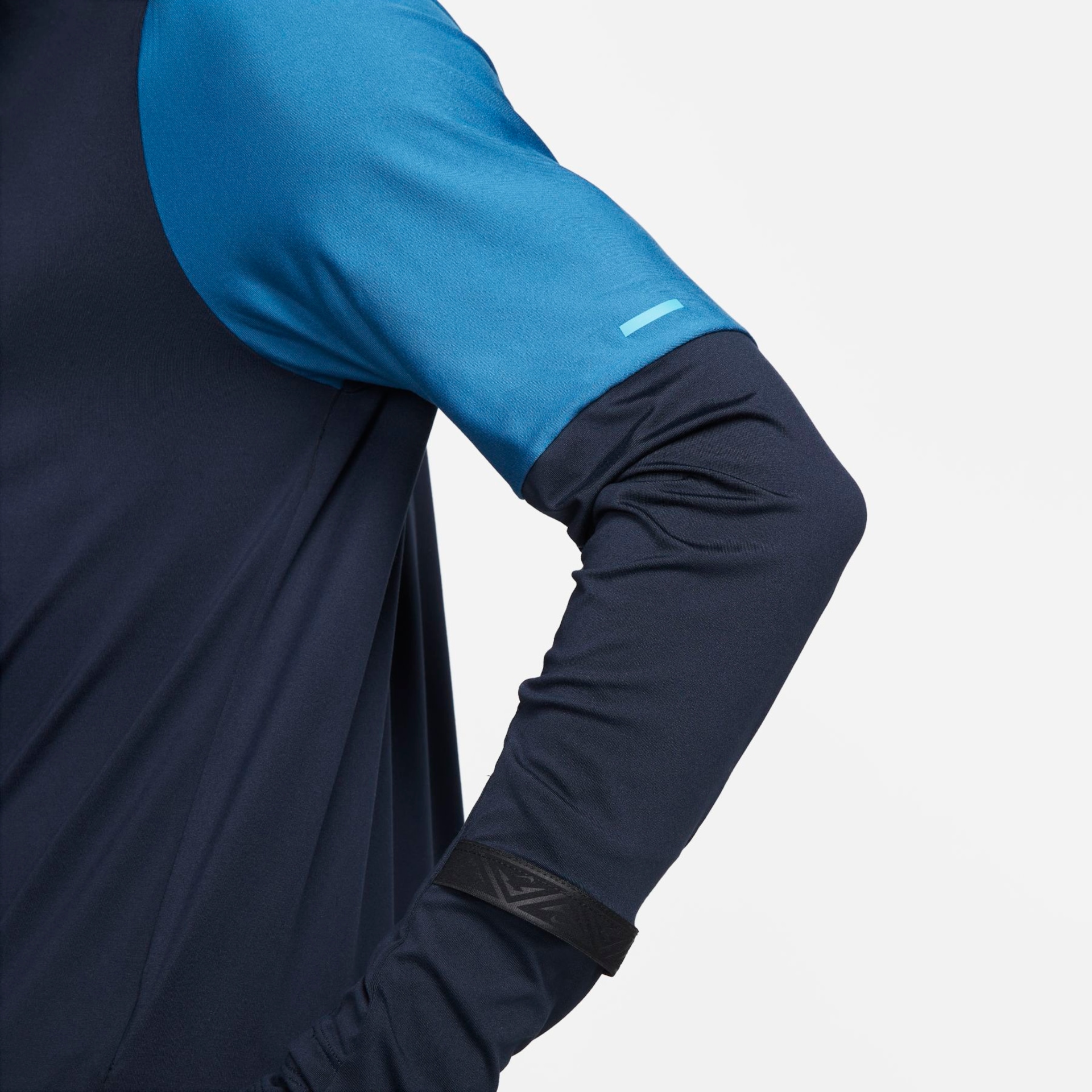 Camiseta Nike Dri-FIT Trail Masculina - Foto 4