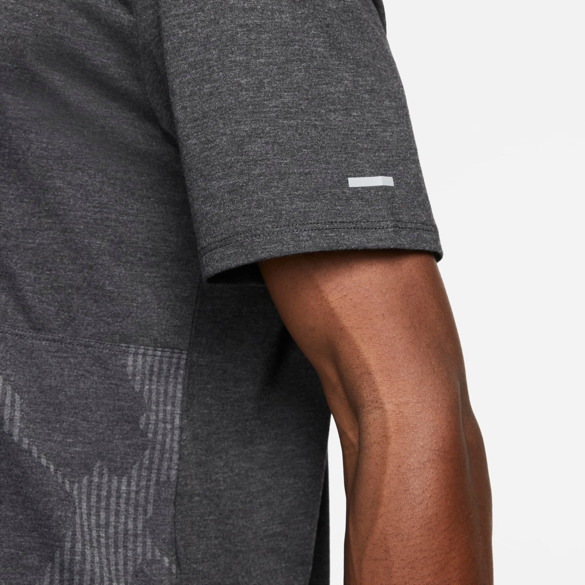 Camiseta Nike Dri-FIT Run Division Masculina - Foto 4