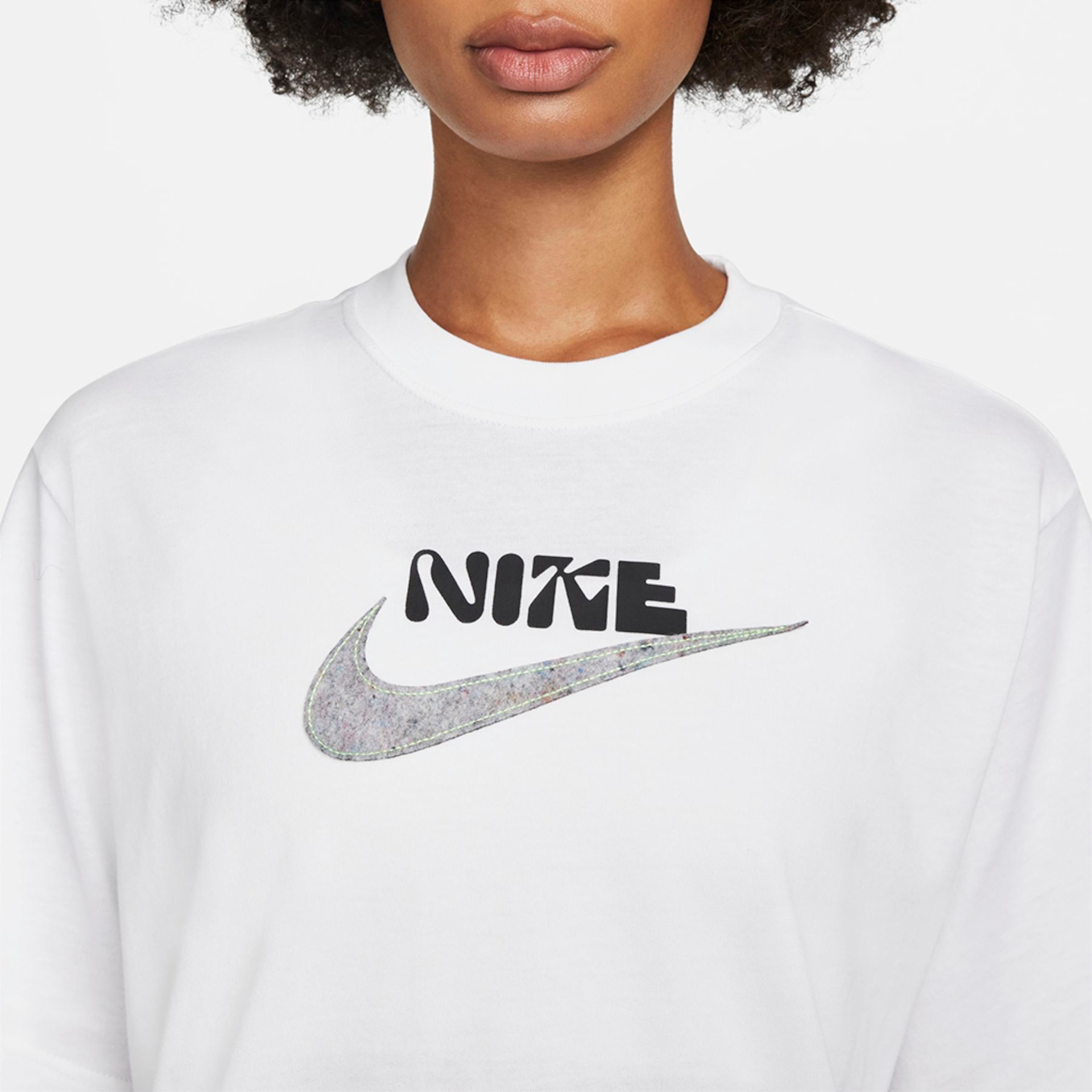 Camiseta Nike Sportswear Boxy Feminina - Foto 3