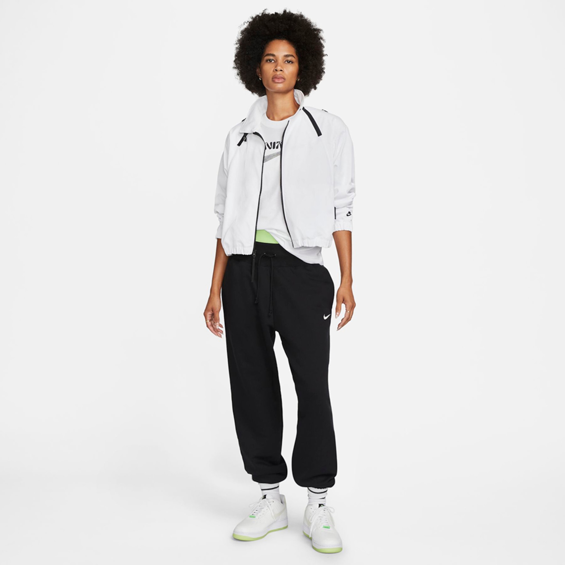 Camiseta Nike Sportswear Boxy Feminina - Foto 4