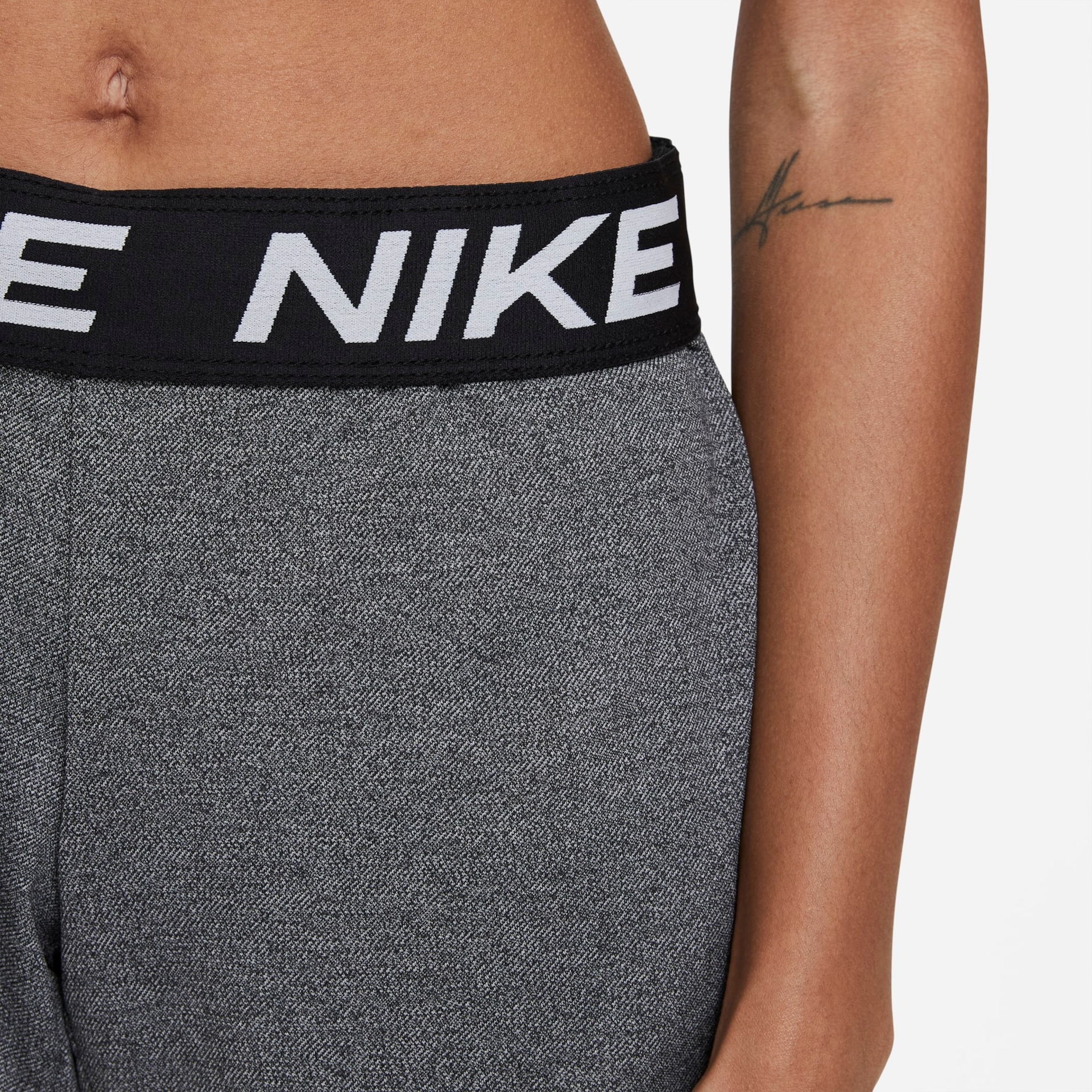 Shorts Nike Dri-FIT Attack Feminino - Foto 4