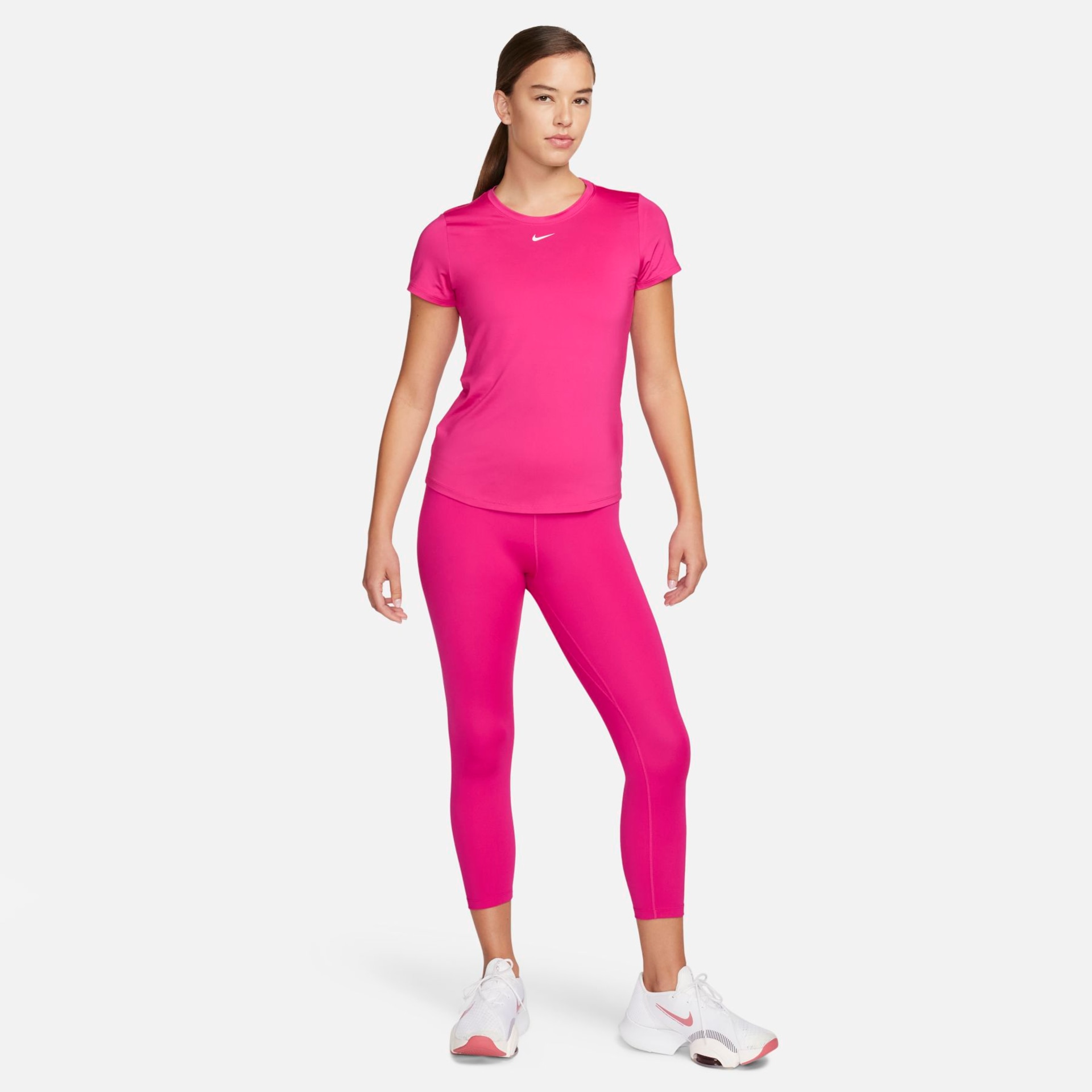 Camiseta Nike Dri-FIT One Feminina - Foto 4