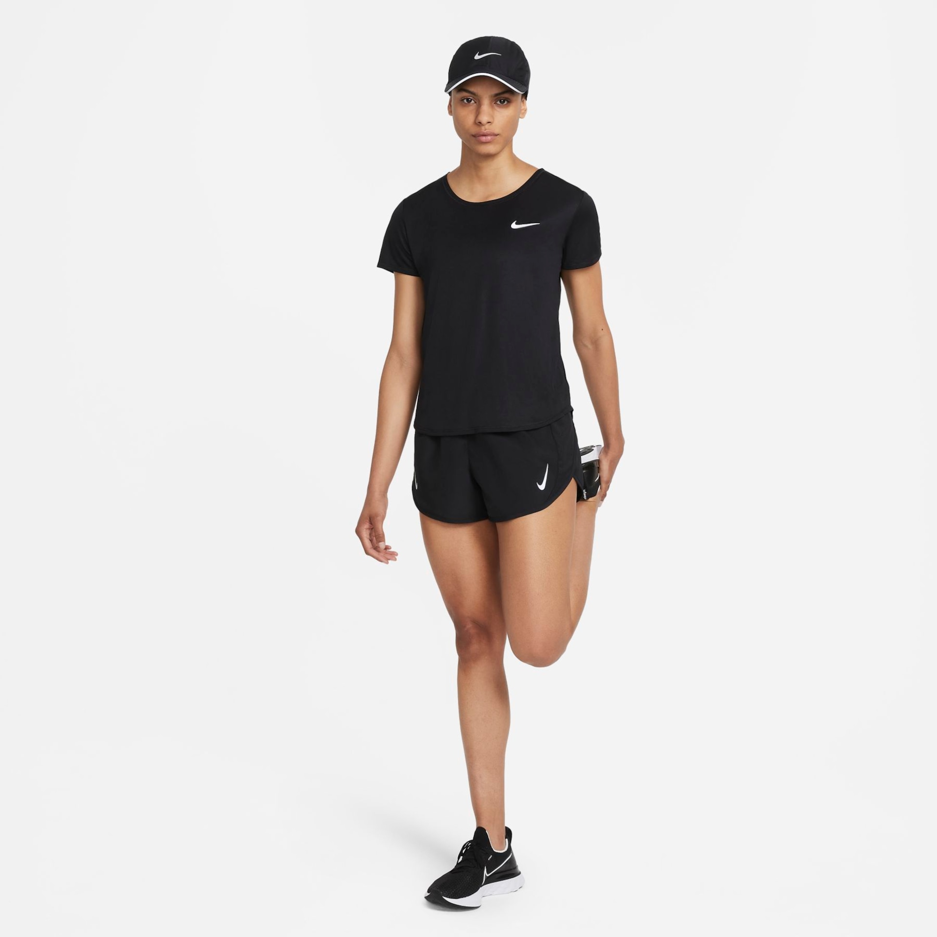 Shorts Nike Dri-FIT Tempo Race Feminino - Foto 9