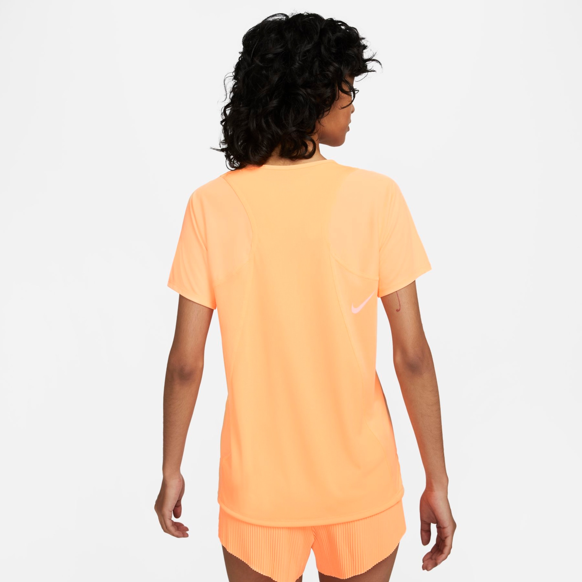 Camiseta Nike Dri-FIT Race Feminina - Foto 2