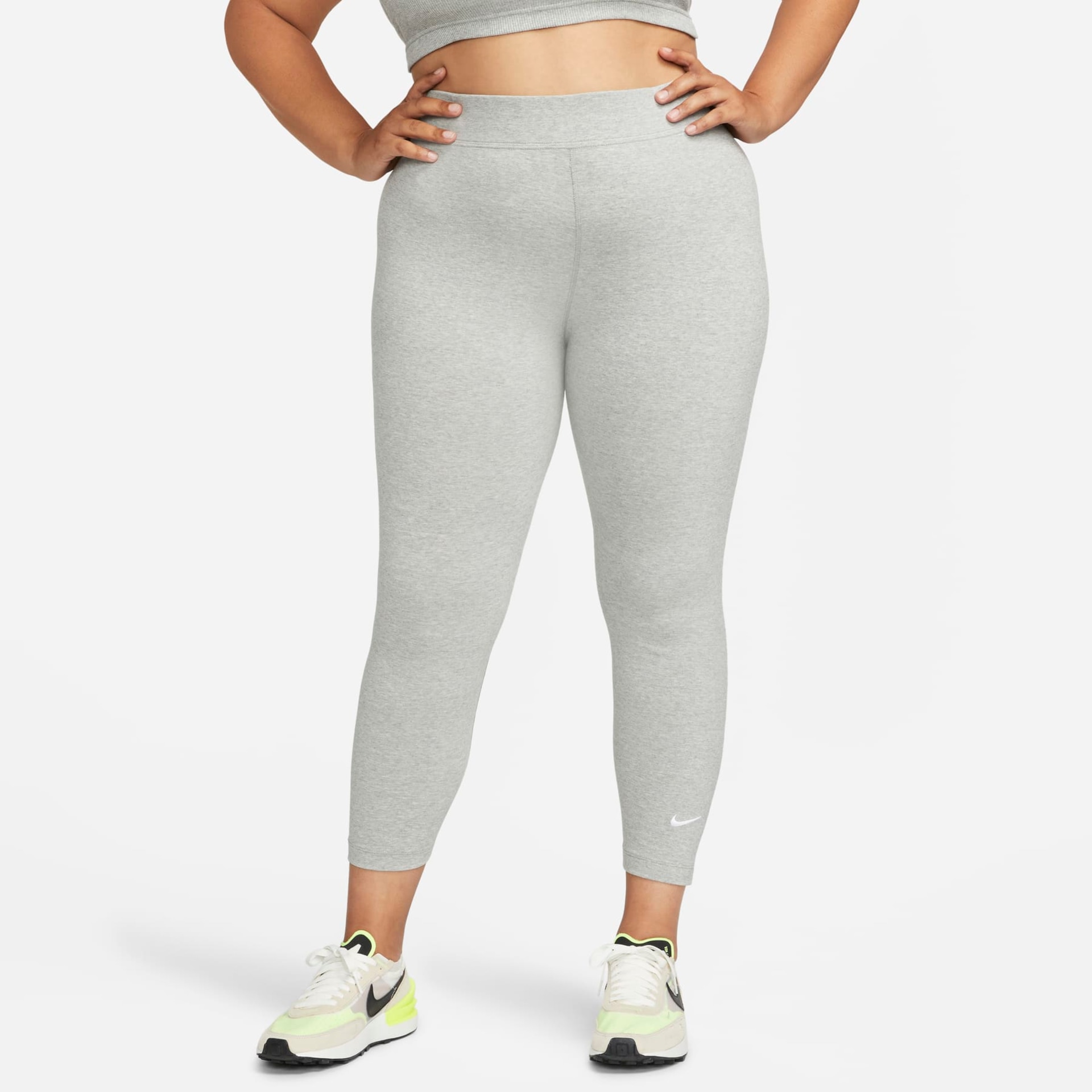 Plus Size - Legging Nike Sportswear Essential Feminina - Foto 1