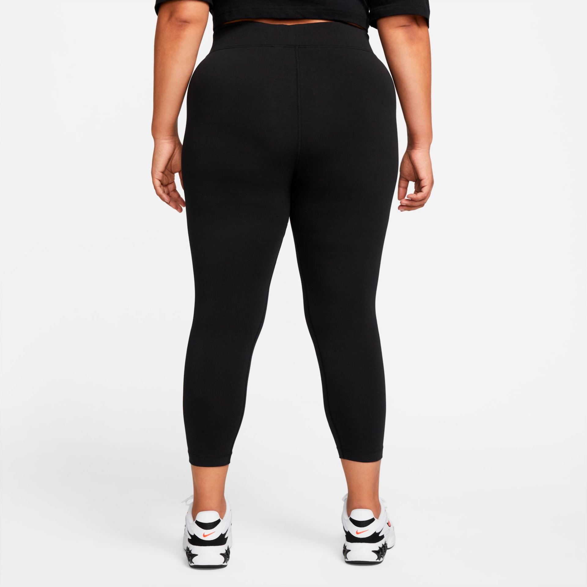 Plus Size - Legging Nike Sportswear Essential Feminina - Foto 2