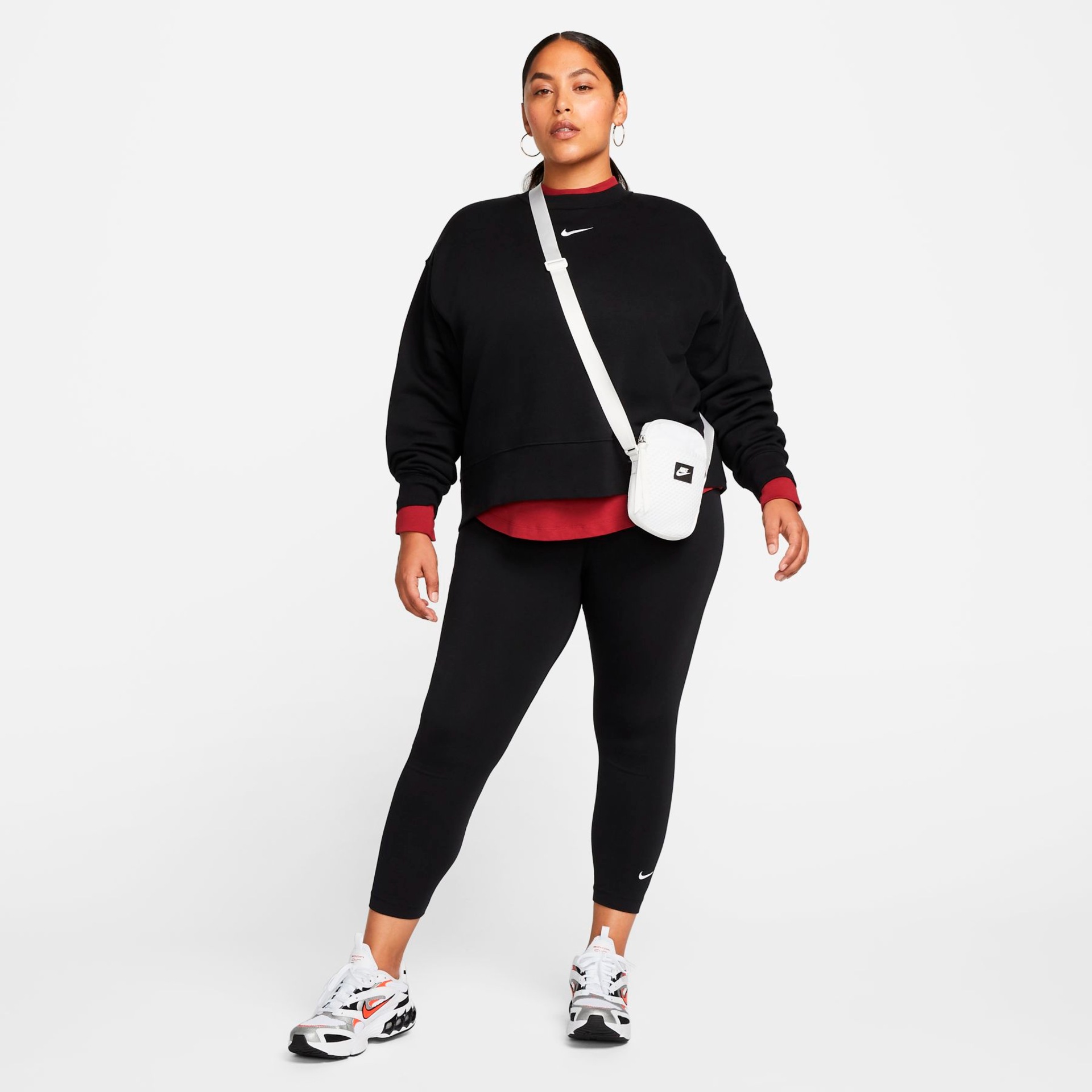 Plus Size - Legging Nike Sportswear Essential Feminina - Foto 4
