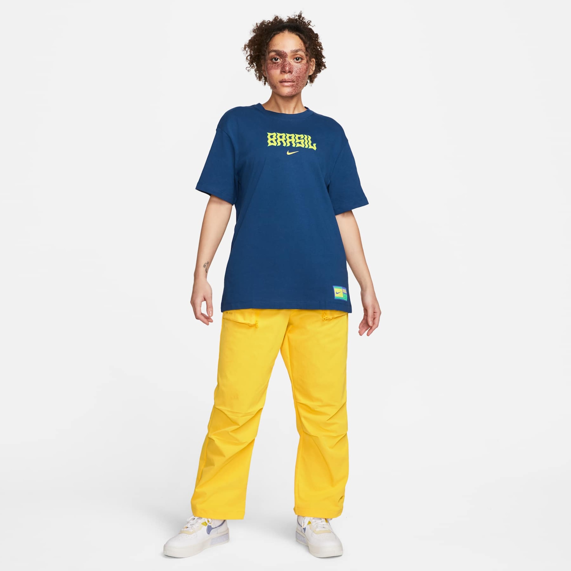 Camiseta Nike Brasil Swoosh Feminina - Foto 1