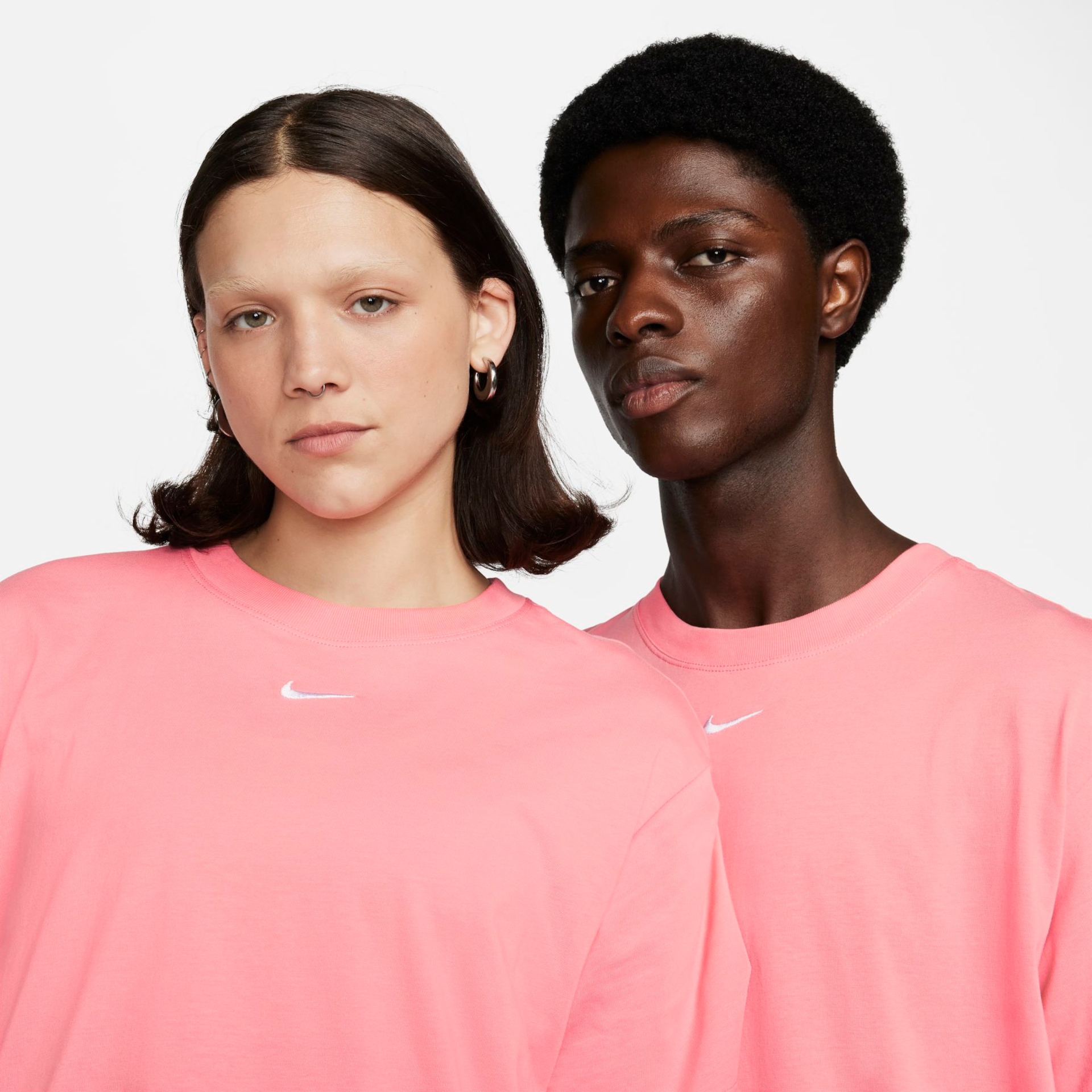 Camiseta Nike Sportswear Essentials Feminina - Foto 3
