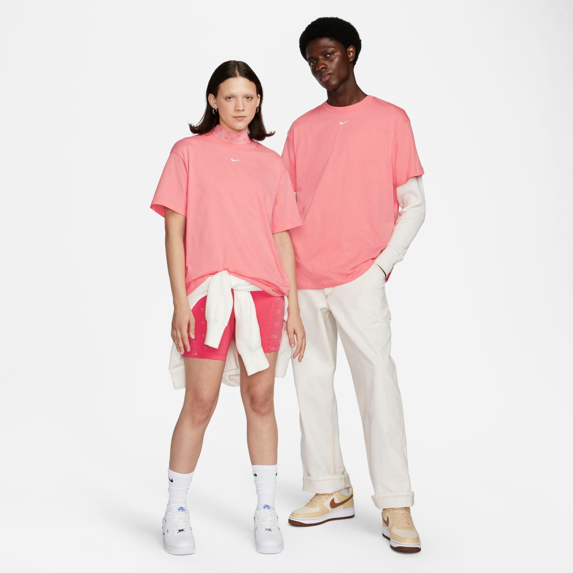 Camiseta Nike Sportswear Essentials Feminina - Foto 5