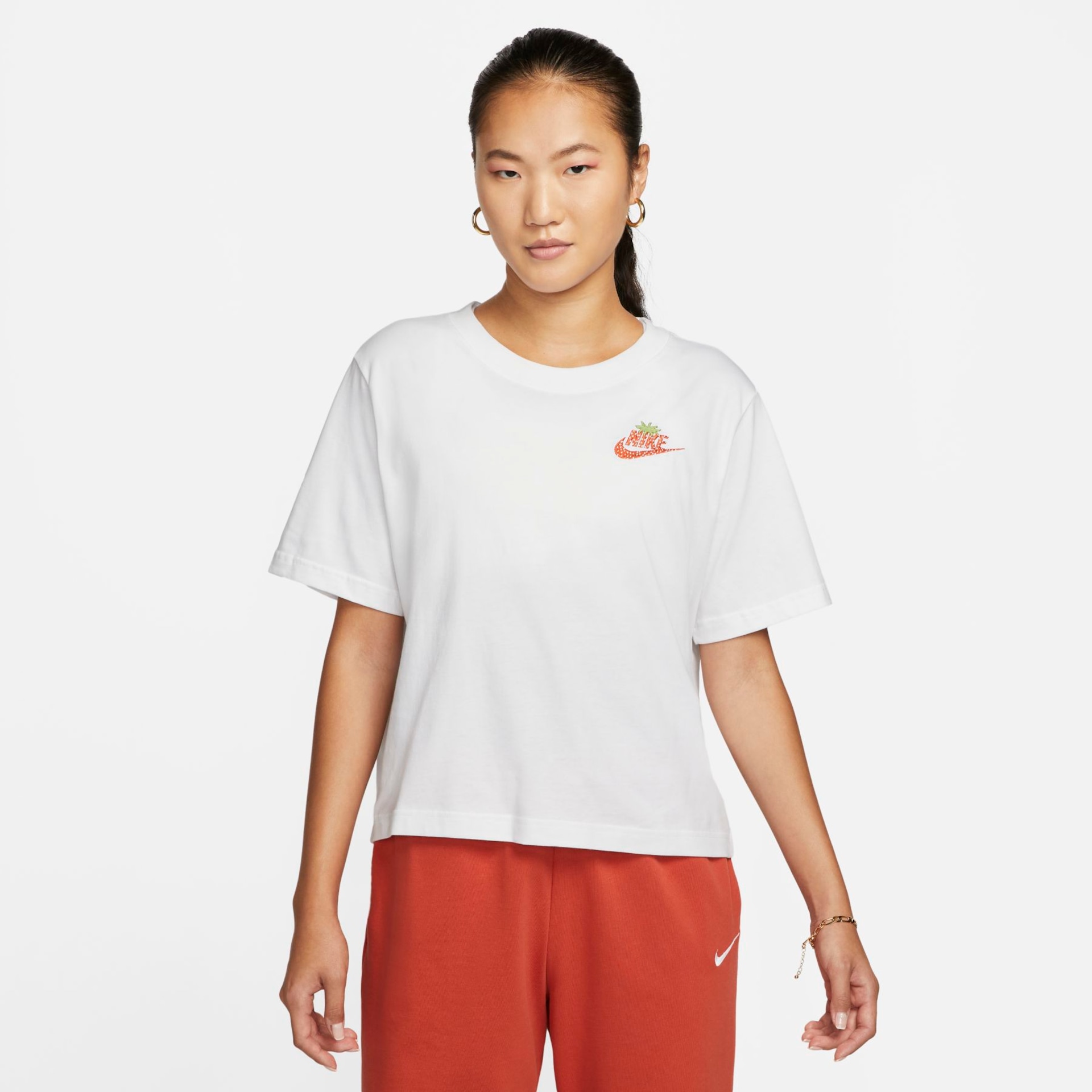 Camiseta Nike Sportswear Feminina - Foto 1