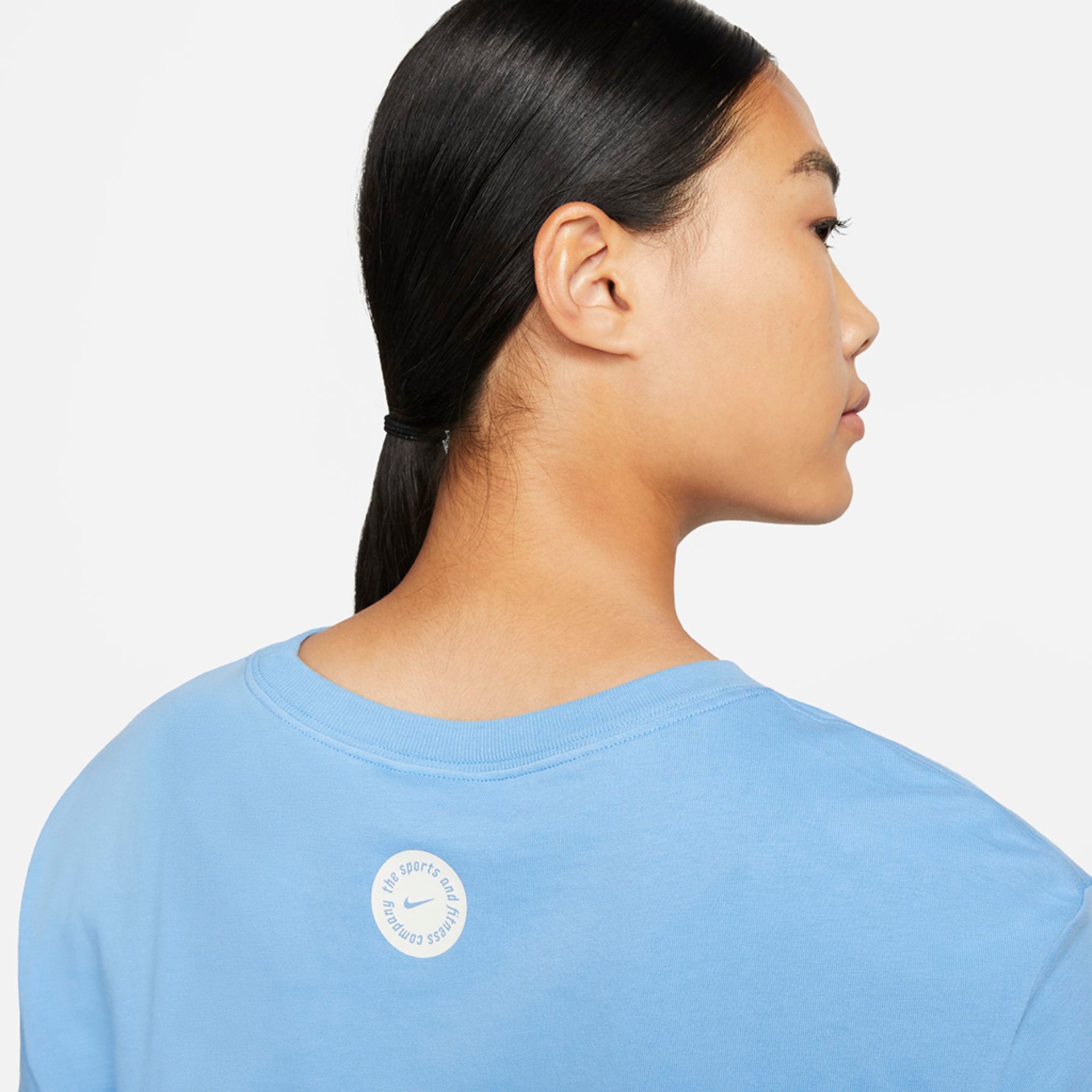 Camiseta Nike Sportswear Crop Feminina - Foto 4