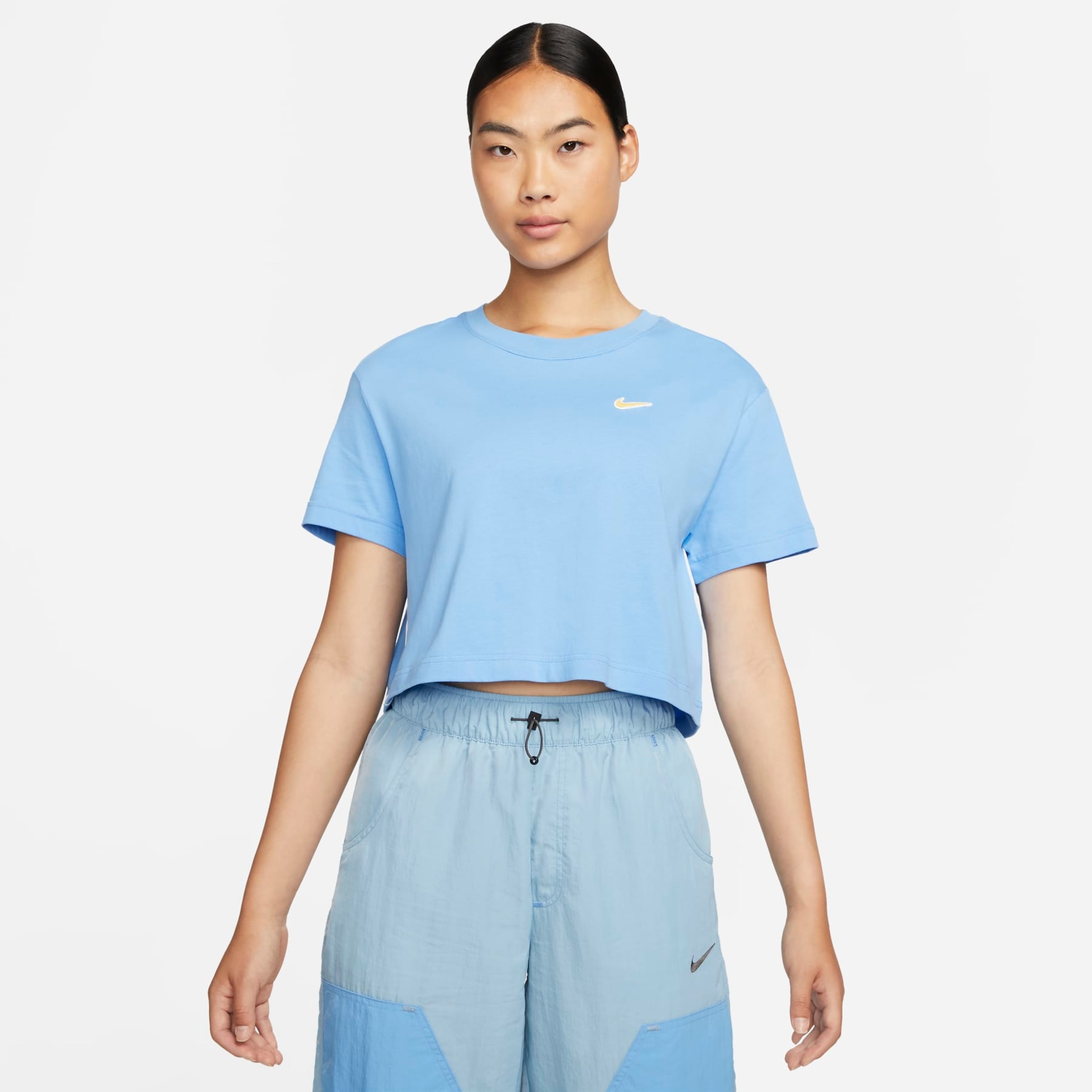 Camiseta Nike Sportswear Crop Feminina - Foto 1