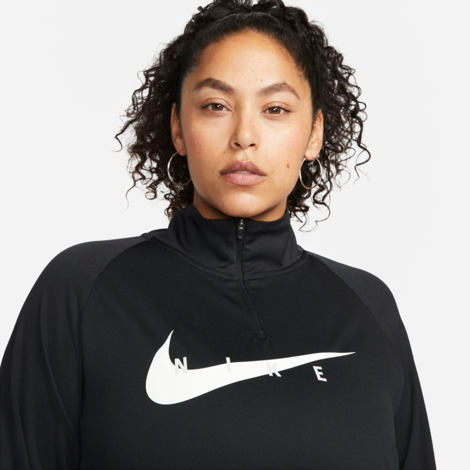 Plus Size - Camiseta Nike Swoosh Run Feminina - Foto 3