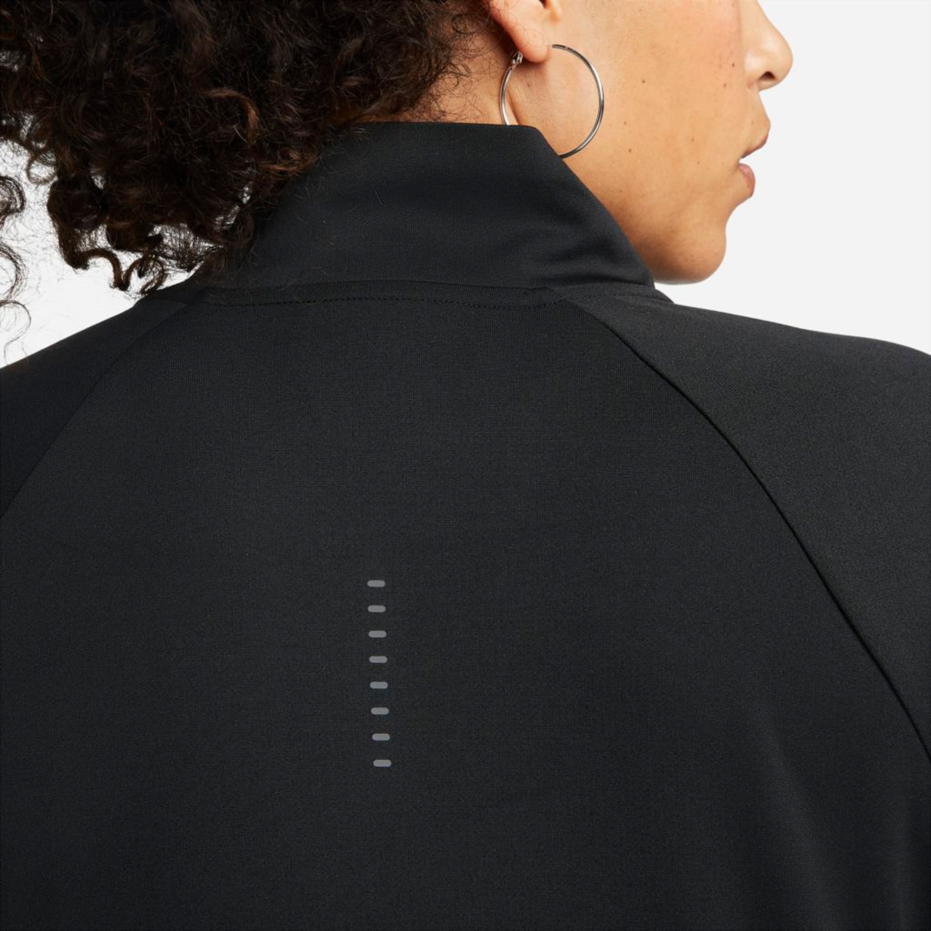 Plus Size - Camiseta Nike Swoosh Run Feminina - Foto 4