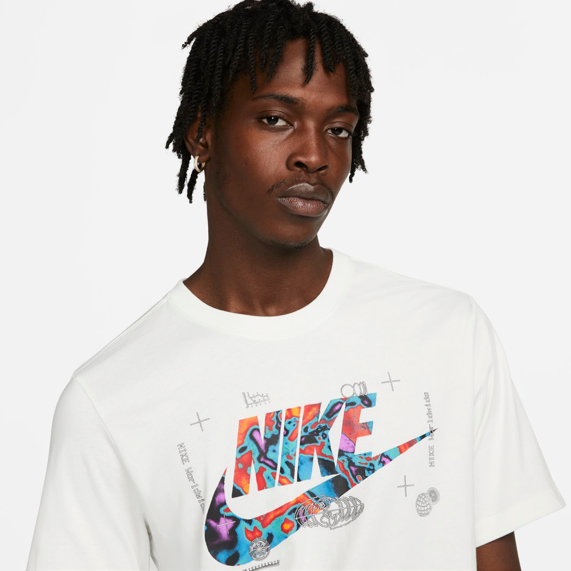 Camiseta Nike Sportswear Masculina - Foto 3