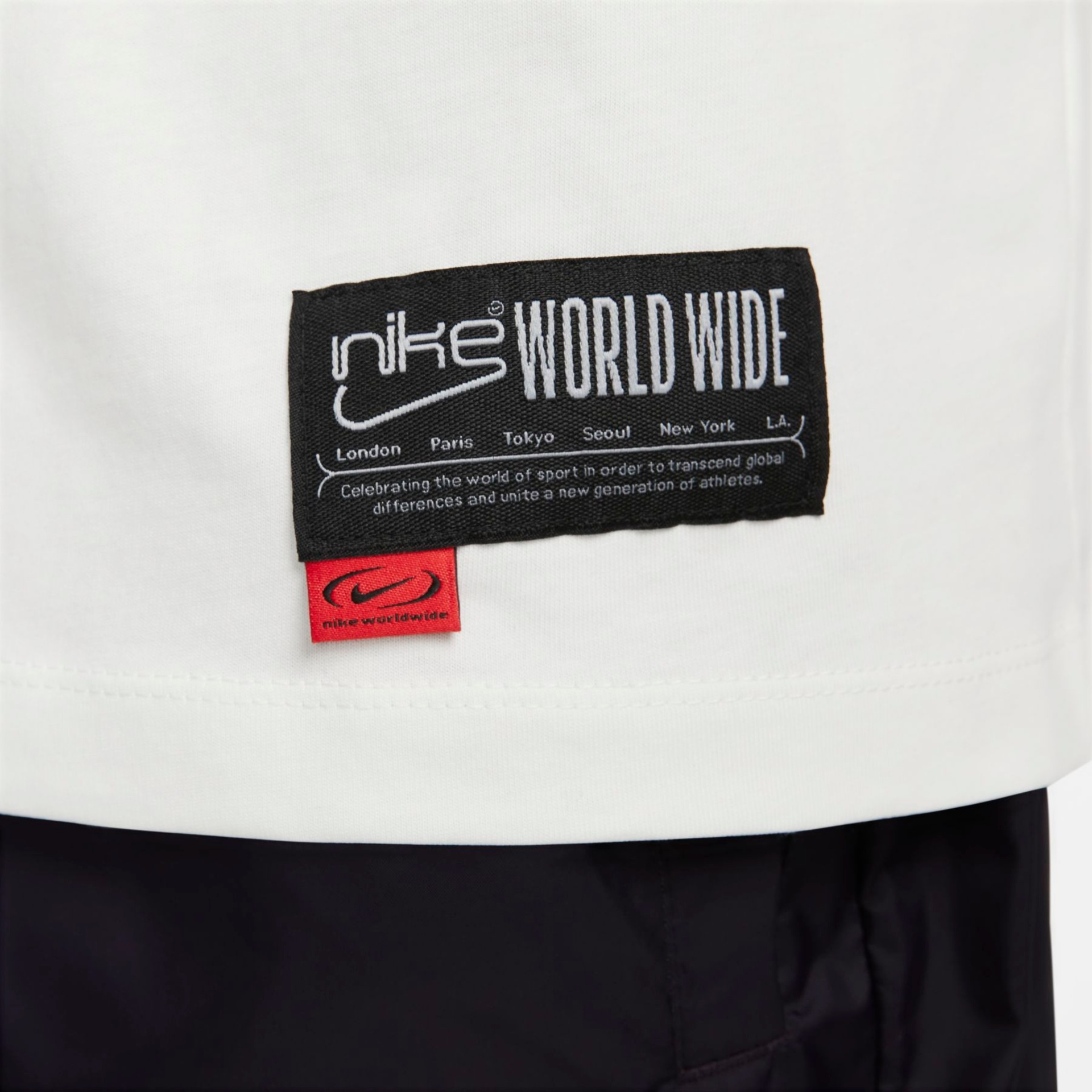 Camiseta Nike Sportswear Masculina - Foto 4
